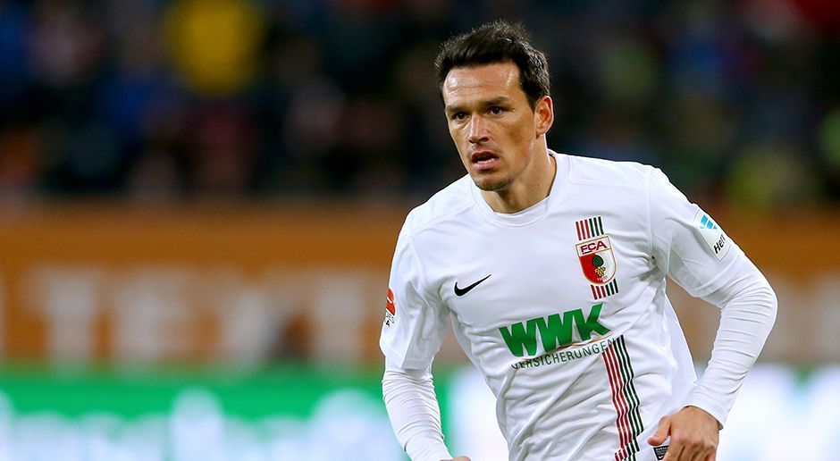 
                <strong>Piotr Trochowski</strong><br>
                Piotr Trochowski: Nach einer Saison verlässt Piotr Trochowski den FC Augsburg schon wieder. Fast die gesamte Spielzeit plagte sich der Mittelfeldspieler mit Verletzungen herum und stand lediglich 149 Minuten in der Bundesliga auf dem Platz.
              