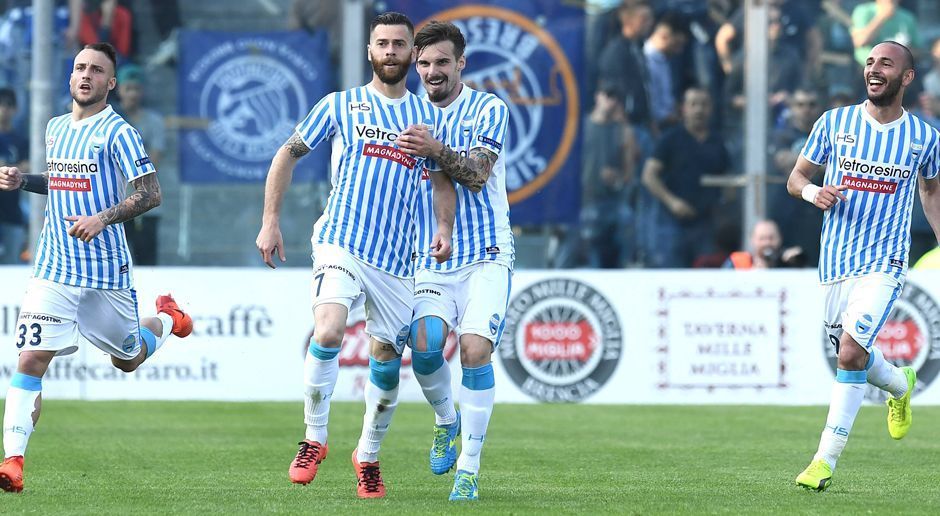 
                <strong>Italien: SPAL 2013</strong><br>
                Nach genau 50 Jahren kehrt SPAL 2013, früher SPAL Ferrara, wieder in die oberste Spielklasse Italiens zurück - und wie! Denn der Underdog steigt erst 2016 in die Serie B auf und setzt zum sofortigen Durchmarsch an. Zuvor wird dem Klub mehrere Male die Lizenz entzogen, weshalb der Verein neu gegründet wird und es zum Namenszusatz "2013" kommt. Zum Sportlichen: Die bekanntesten Namen im Team von Coach Leonardo Semplici sind die Stürmer Mirco Antenucci (18 Tore/früher Leeds United, FC Turin usw.) und Sergio Floccari (sieben Tore/früher Lazio Rom, Parma, Sassuolo). SPAL 2013 steigt mit 78 Punkten nach 42 Spielen als Meister in die Serie A auf.
              