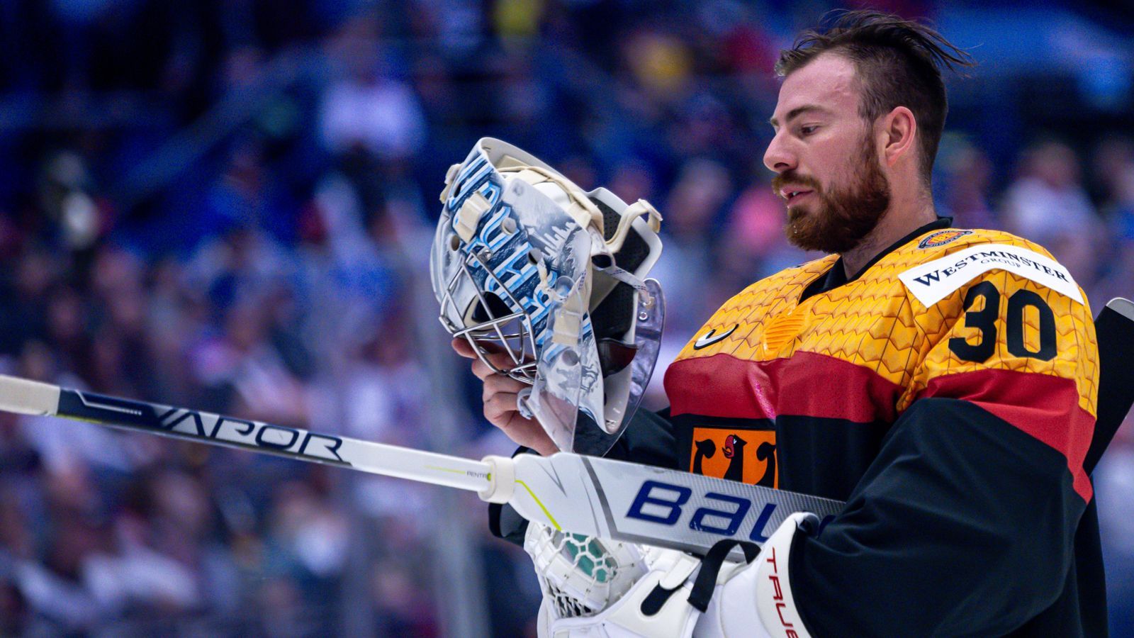 <strong>Torhüter</strong><br>Drittes Spiel in Folge für Philipp Grubauer. Es scheint, als hätte sich Kreis auf ihn als Nummer 1 im Tor festgelegt. Hat deutlich mehr zu tun, als es sich zu Spielbeginn abgezeichnet hat. Bleibt bei den Pass-Stafetten von Kasachstan auf beiden Beinen und lässt sich nicht aus der Ruhe bringen. Ein Grund, warum Deutschland an diesem Nachmittag nur zwei Gegentore kassiert.