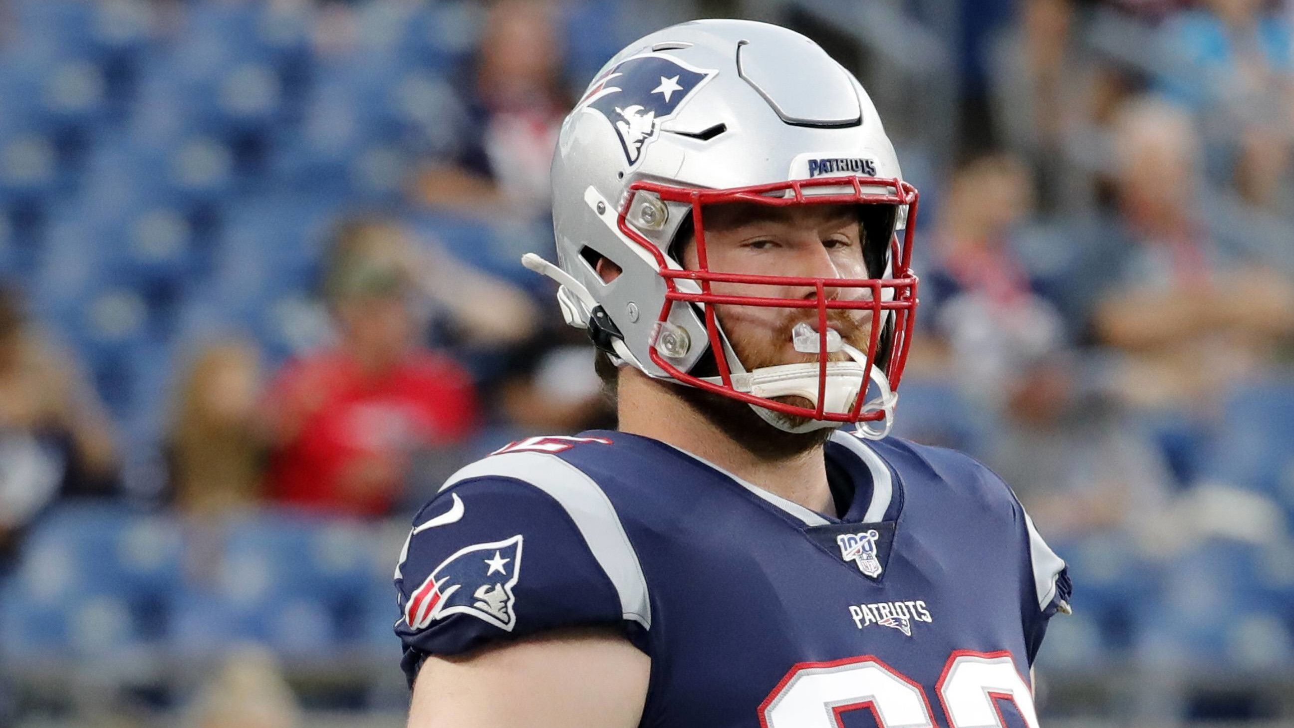 
                <strong>FIX: New England Patriots</strong><br>
                Auch die New England Patriots haben ihren Tag vergeben. Es geht an Joe Thuney, der 16.102.000 US-Dollar im kommenden Jahr verdient. Trotz des Abgangs von Tom Brady und der günstigen Verpflichtung von Cam Newton haben die Patriots kaum mehr Cap-Space über, was eine langfristige Verlängerung mit Thuney derzeit unwahrscheinlich macht.
              