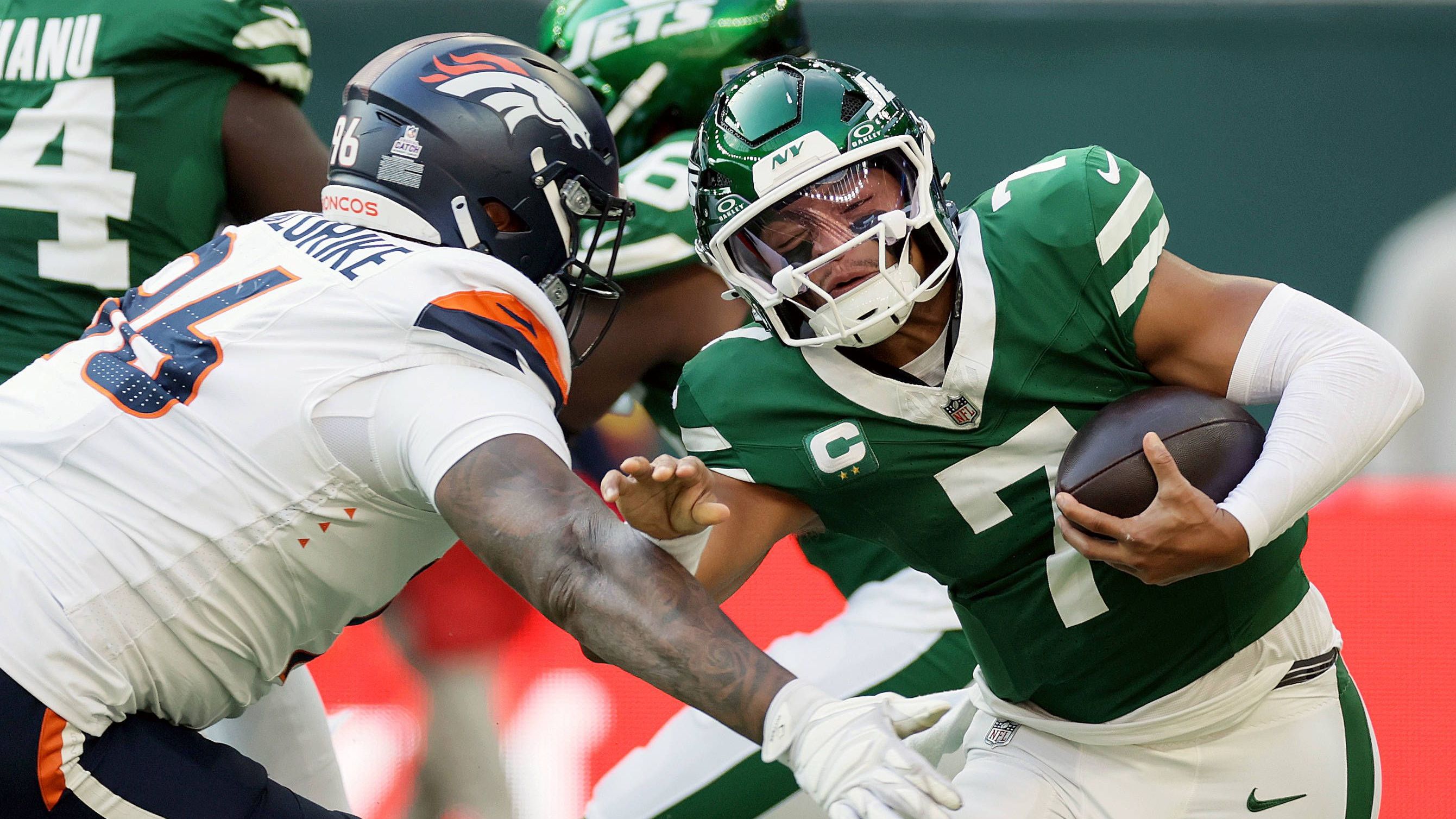<strong>Platz 32: New York Jets (Vorwoche: 32)<br></strong>Als einziges Team sieglos, die Offense nicht konkurrenzfähig - für die New York Jets kann es nur einen Platz geben: ganz hinten. Die Saison ist jetzt schon beim Teufel, die einzig spannende Frage ist, wie lange Justin Fields noch starten darf. Seine Performance gegen die Broncos war absurd schlecht. Der erste Pick im Draft 2026 rückt näher - der einzige Lichtblick für die Zukunft.