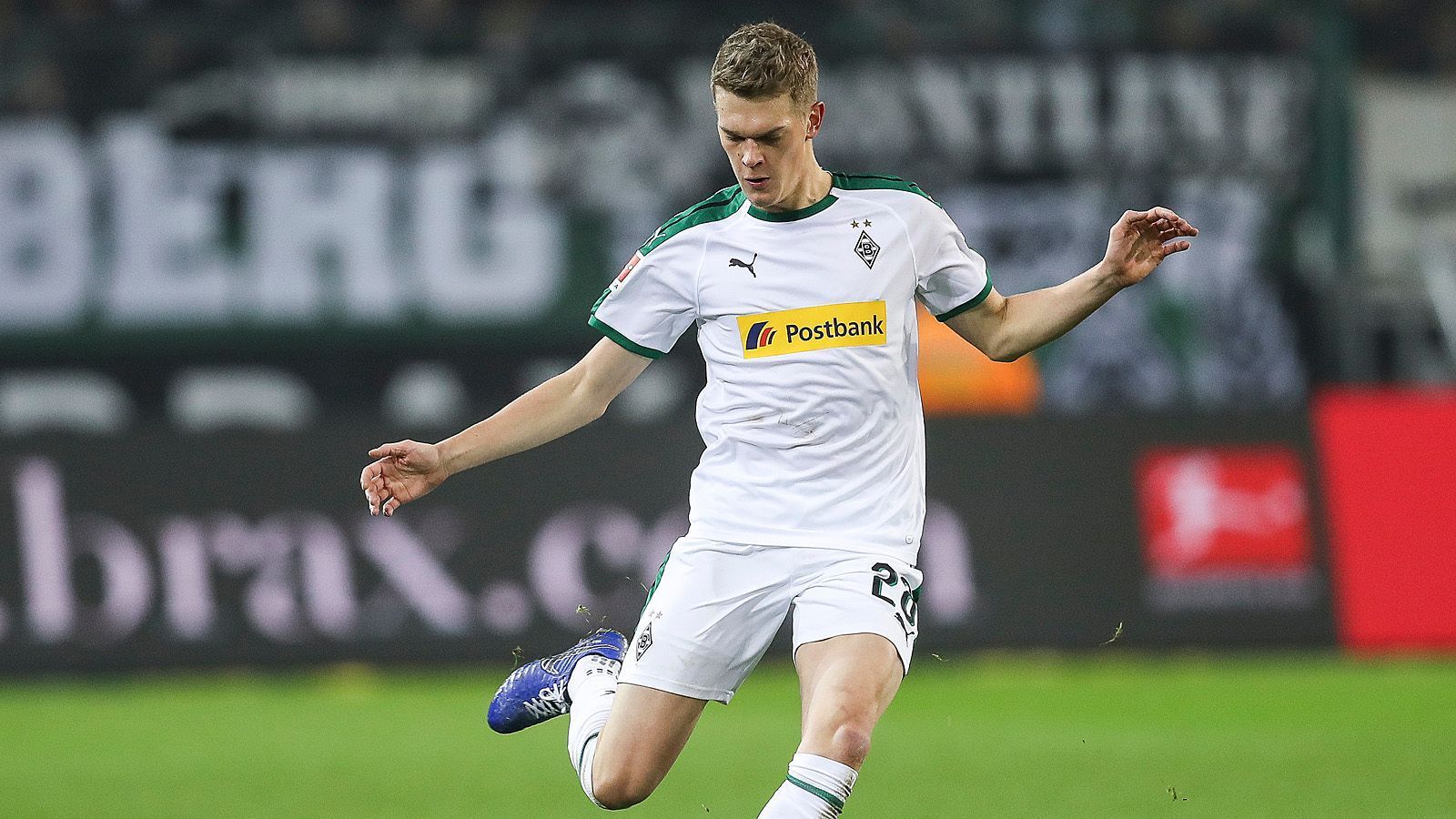 
                <strong>Borussia Mönchengladbach</strong><br>
                Die Verletzung von Matthias Ginter vor der Winterpause offenbarte die Schwachstellen im Kader von Borussia Mönchengladbach: die Innenverteidigung. Schon länger ist das Problem bekannt und auch eine mögliche Lösung wurde immer wieder genannt: Der Ex-Gladbacher Andreas Christensen kommt beim FC Chelsea selten zum Einsatz. Ob Sportdirektor Max Eberl den 22-Jährigen noch einmal an den Rhein locken kann?
              