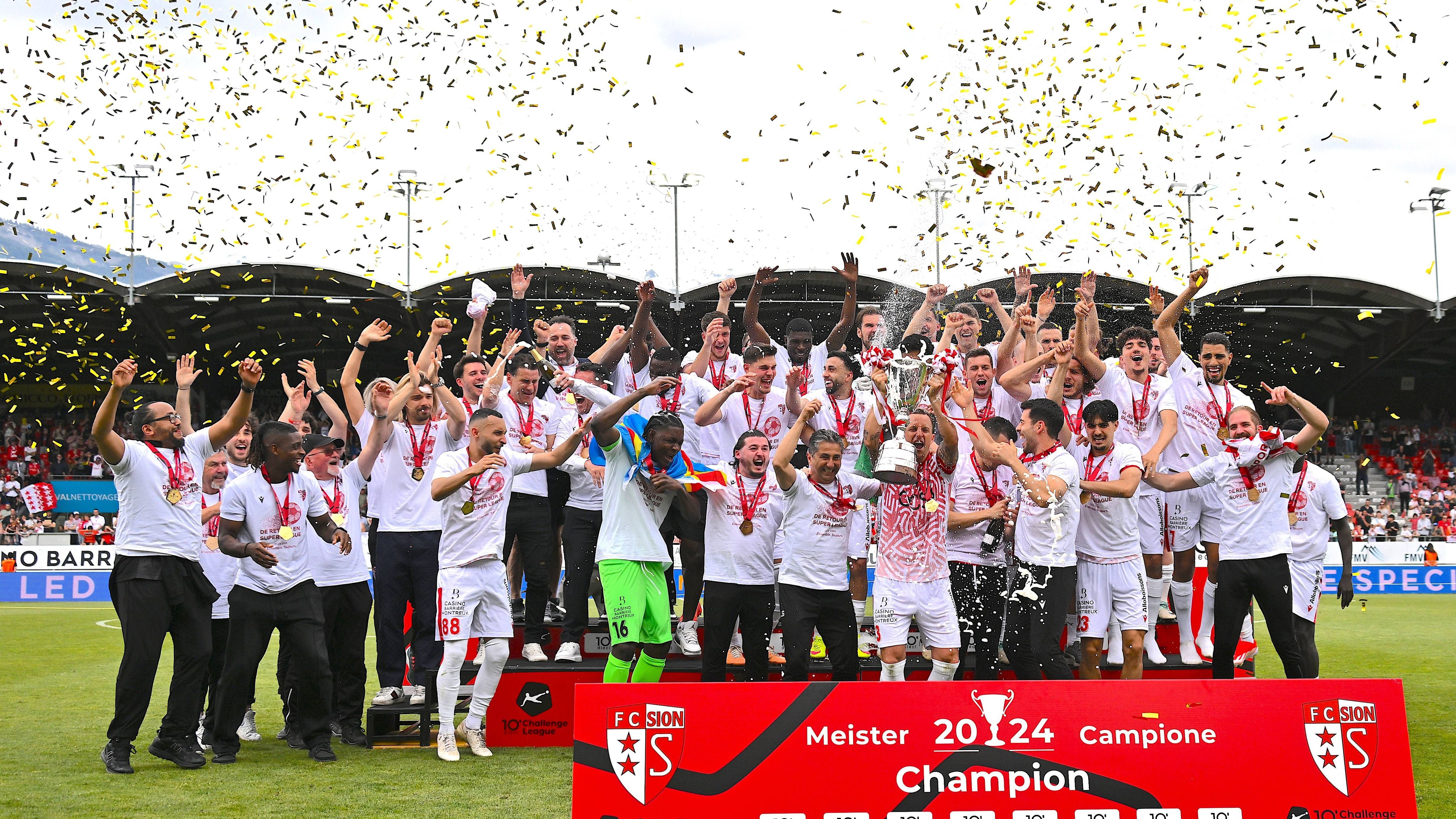 <strong>FC Sion (Schweiz)</strong><br>Nach einem Jahr in der zweithöchsten Spielklasse hat der FC Sion den direkten Wiederaufstieg geschafft. Das Team des berüchtigten Präsidenten Christian Constantin, der für seinen unglaublichen Trainerverschleiß bekannt ist, holte sich mit 79 Punkten den Titel in der Challenge League. Zudem stellt Sion mit dem 34-jährigen Dejan Sorgic&nbsp;auch noch den Torschützenkönig (16 Treffer).