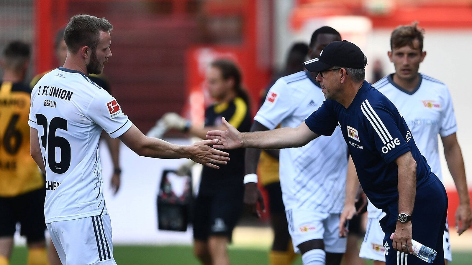 
                <strong>Geteilter 9. Platz: Urs Fischer (1. FC Union Berlin)</strong><br>
                Union Berlin liegt nach 30 absolvierten Partien noch im Rennen um die internationalen Plätze - auch, weil Trainer Urs Fischer schon mehrfach ein glückliches Händchen bewies. Neun Torbeteiligungen von Einwechselspielern können sich sehen lassen, allein drei gehen auf das Konto von Stürmer Cedric Teuchert, dem besten Joker der Köpenicker.
              