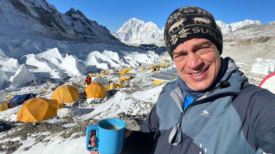 Harro Füllgrabe geht dem Luxustourismus auf dem Mount Everest auf den Grund.