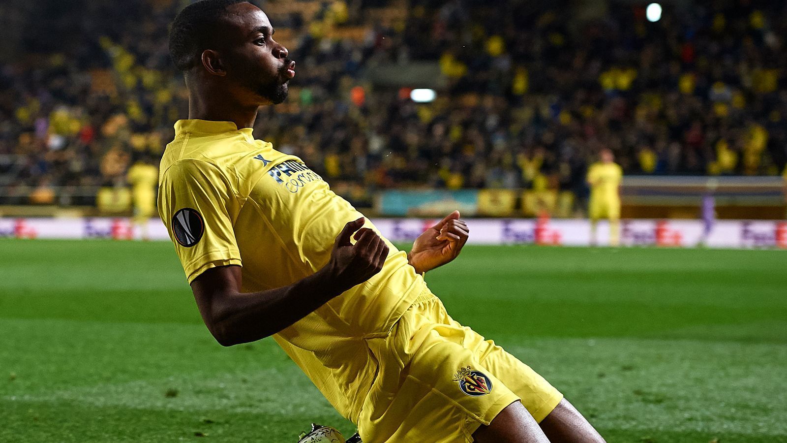 
                <strong>Villarreal ist der Dino der Europa League</strong><br>
                Nein, nicht der FC Sevilla hat als Rekordsieger die meisten Europa-League-Spiele absolviert, sondern das "Gelbe U-Boot" Villarreal. Das Finale ist bereits ihr 88. Spiel in diesem Wettbewerb. Salzburg kommt als zweitplatziertes Team in dieser Rubrik auf 74 Spiele. Die bislang 49 gewonnenen Spiele sind ebenfalls Rekord. Der FC Sevilla folgt dahinter mit 42 Siegen.
              