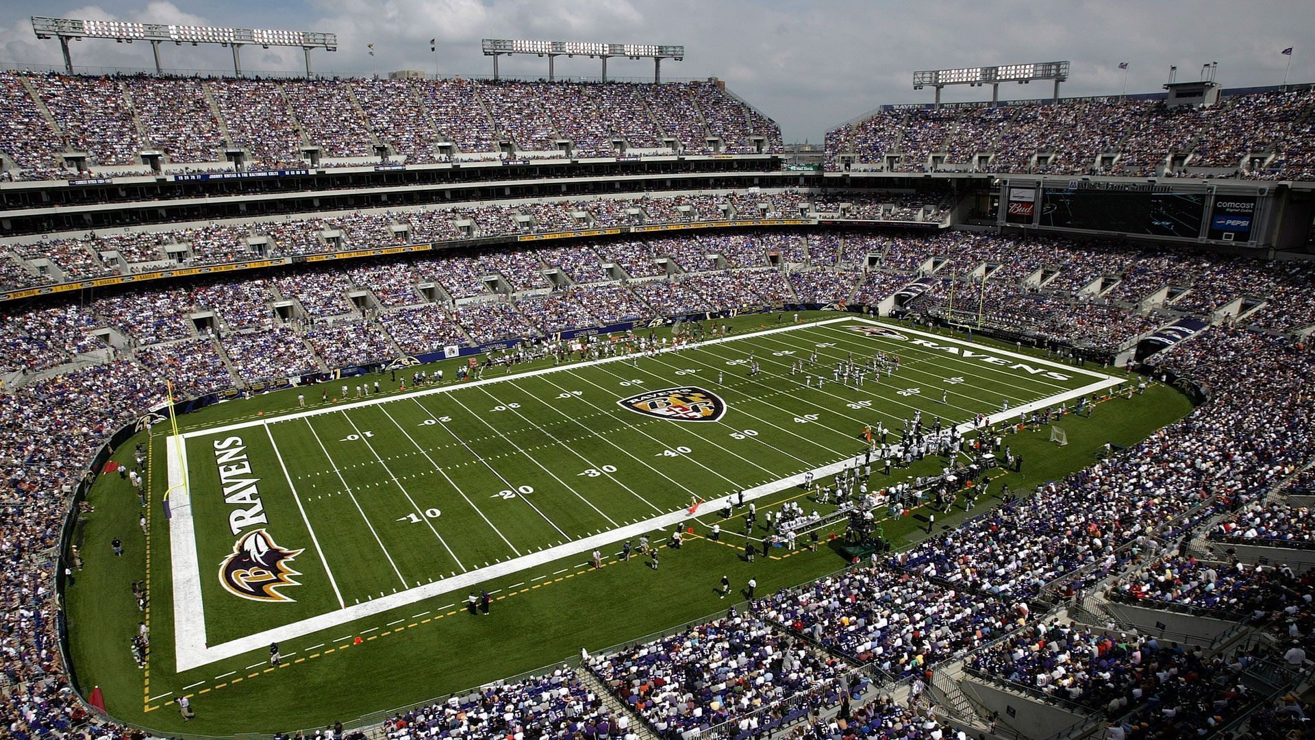 
                <strong>Platz 25 (geteilt): Baltimore Ravens</strong><br>
                &#x2022; Stadion: M&T Bank Stadium<br>&#x2022; Preis für ein kleines Bier: 6,50 Dollar <br>
              