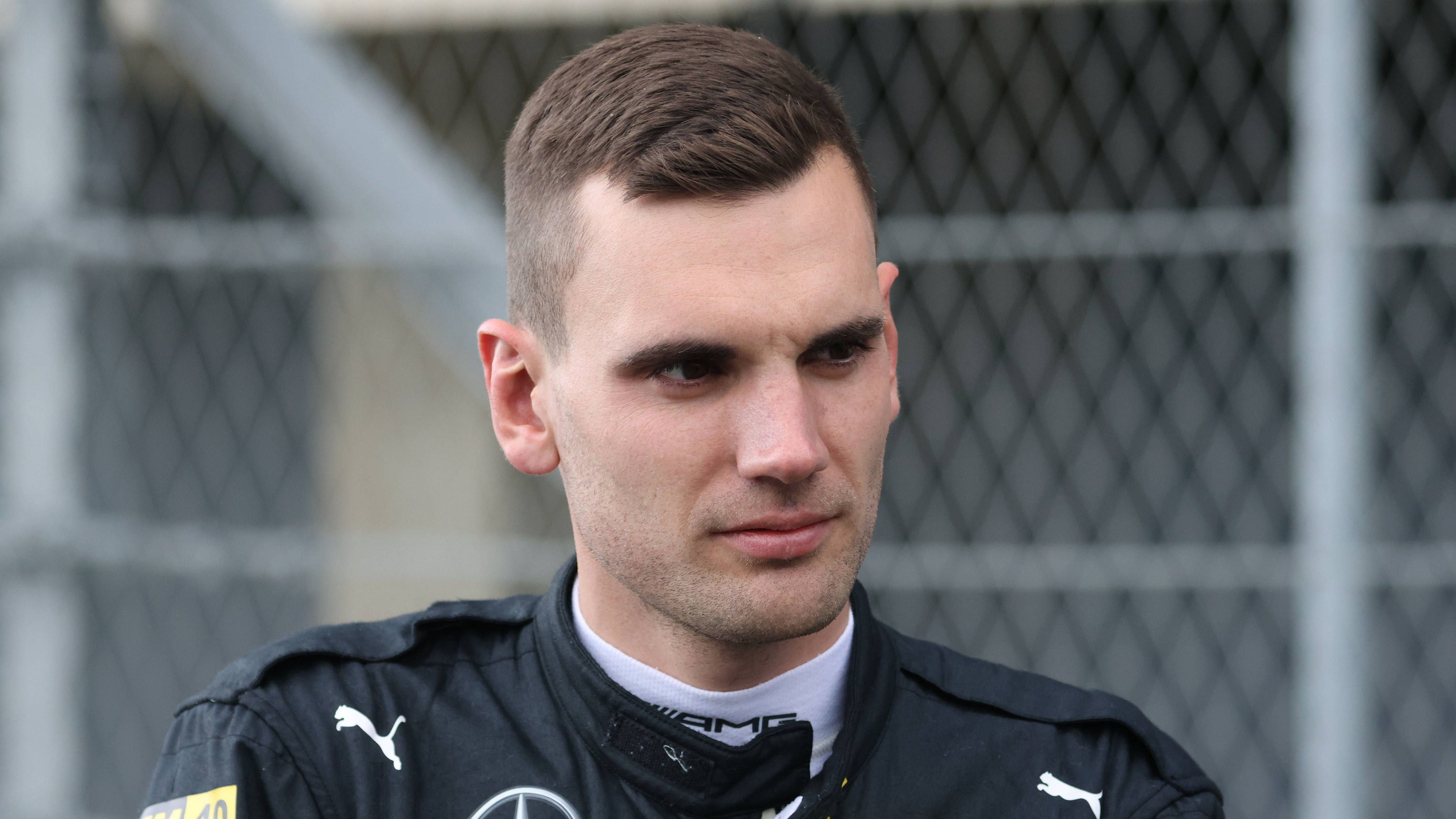 <strong>Platz 12: Luca Stolz</strong><strong>&nbsp;(Mercedes-AMG Team HRT)</strong><br>Mit den Plätzen zehn und fünf im Gepäck reist Stolz aus Zandvoort ab. Zwar punktet der HRT-Fahrer weiterhin und bekanntermaßen konstant, trotzdem ist er insgesamt zehn Punkte hinter seinem Teamkollegen Arjun Maini in der Fahrerwertung. Das ist nicht viel, aber eine kleine Überraschung.