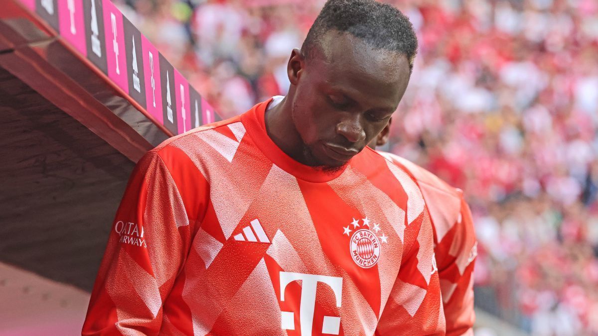 
                <strong>Enttäuschung der Saison: Sadio Mane (Bayern München)</strong><br>
                Elf Monate nach der pompös inszenierten Präsentation von Sadio Mane stehen die Bayern wieder vor einem Neuaufbau - trotz der Dusel-Meisterschaft, bei der Mane in Köln nicht einmal eingewechselt wurde. Die Krönung der Enttäuschung.
              