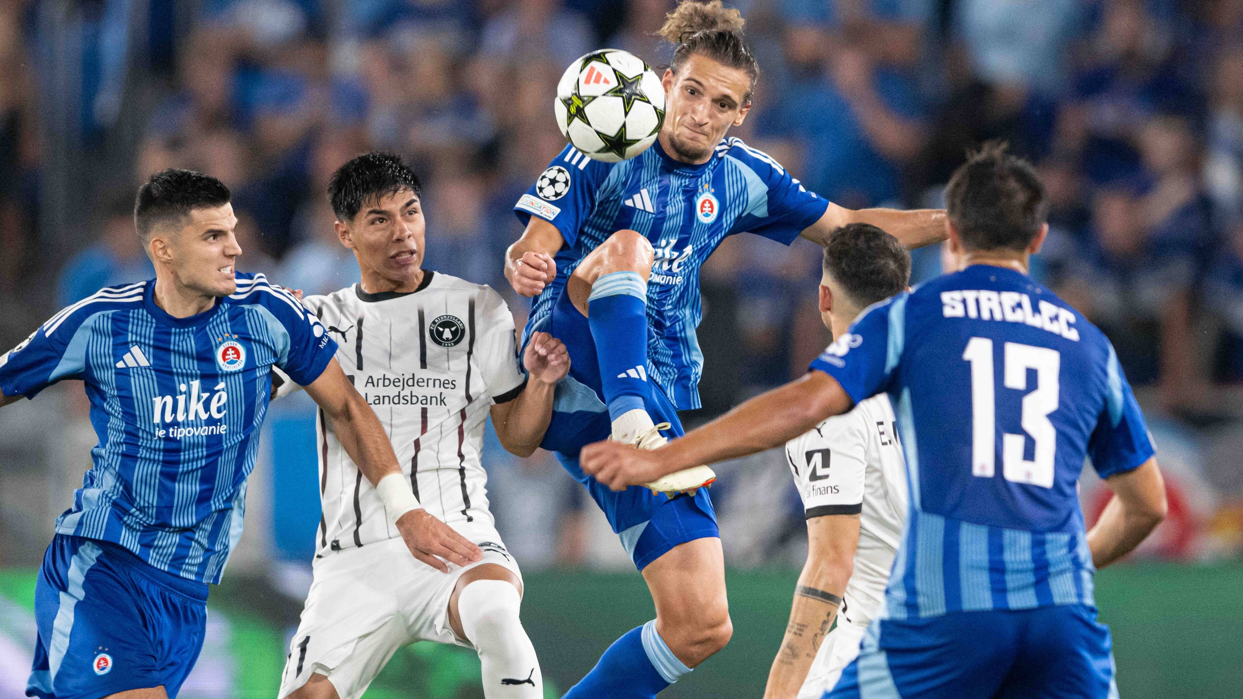 <strong>Slovan Bratislava (Slowakei)</strong><br>Durch zwei späte Treffer in der 82. und 86 Minute kannte der Jubel in der slowakischen Hauptstadt keine Grenzen mehr. Bratislava drehte einen 1:2-Rückstand gegen Midtjylland aus Dänemark und ist zum ersten Mal seit 1992/93 wieder in der Königsklasse dabei.