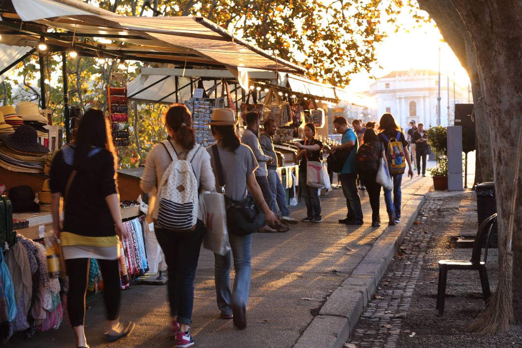 Der berühmteste Markt in Wien sorgt mit seinen rund 120 Ständen für eine riesige kulinarische Auswahl.