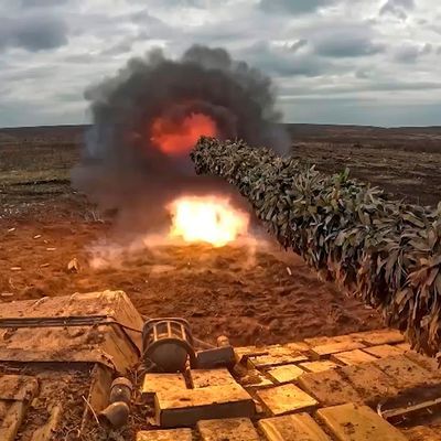 Russland hat im Angriffskrieg gegen die Ukraine offenbar einen seltsamen Schildkröten-Panzer eingesetzt. 