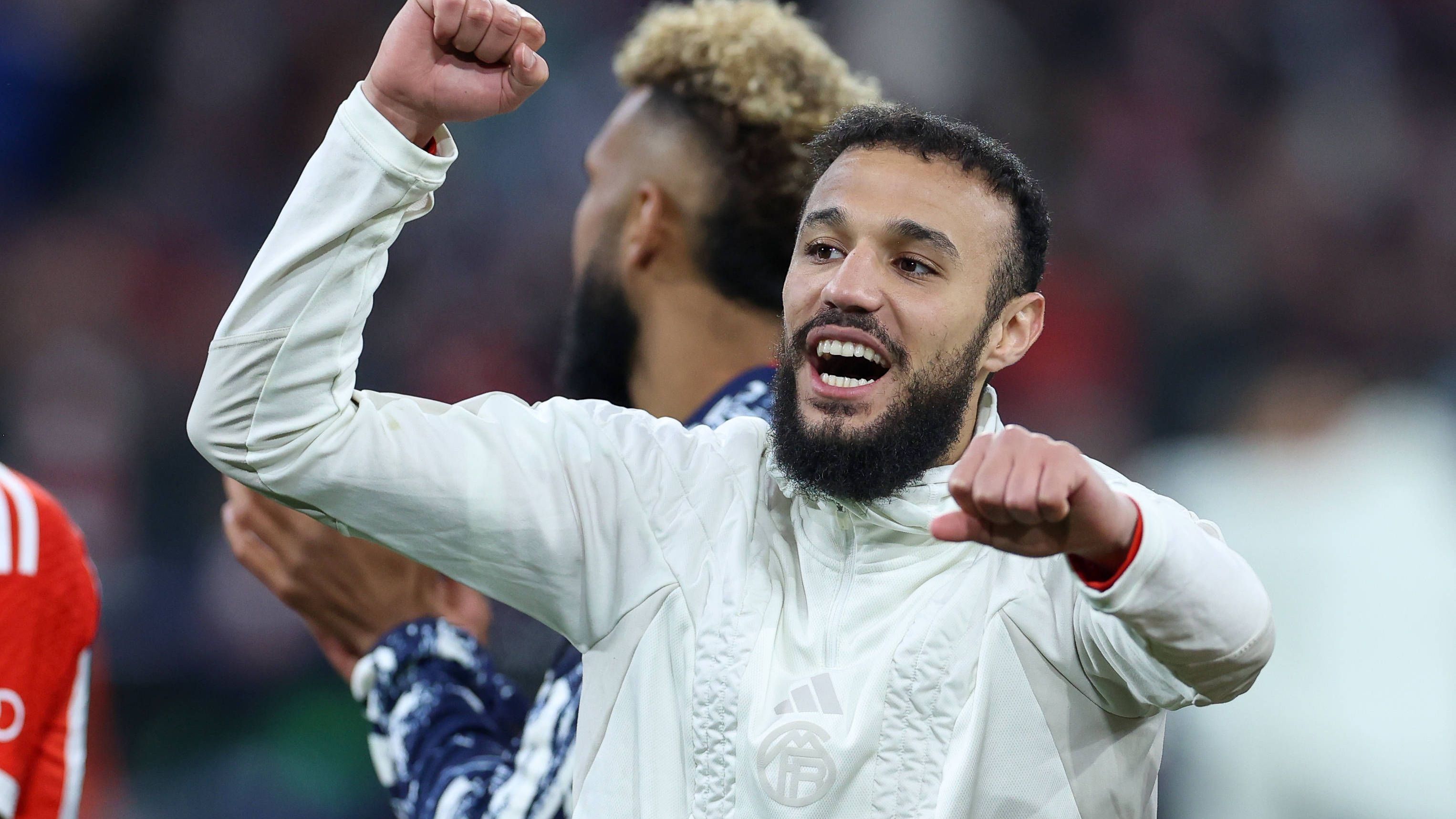 <strong>Noussair Mazraoui</strong><br>Nach seinem starken Auftritt gegen Arsenal auf der ungewohnten Position als Linksverteidiger wird er diesmal in der 71. Minute eingewechselt und darf wieder als Rechtsverteidiger agieren. Er gibt kurz nach seiner Einwechslung einen Distanzschuss ab. <em><strong>ran</strong></em>-Note: Ohne Bewertung