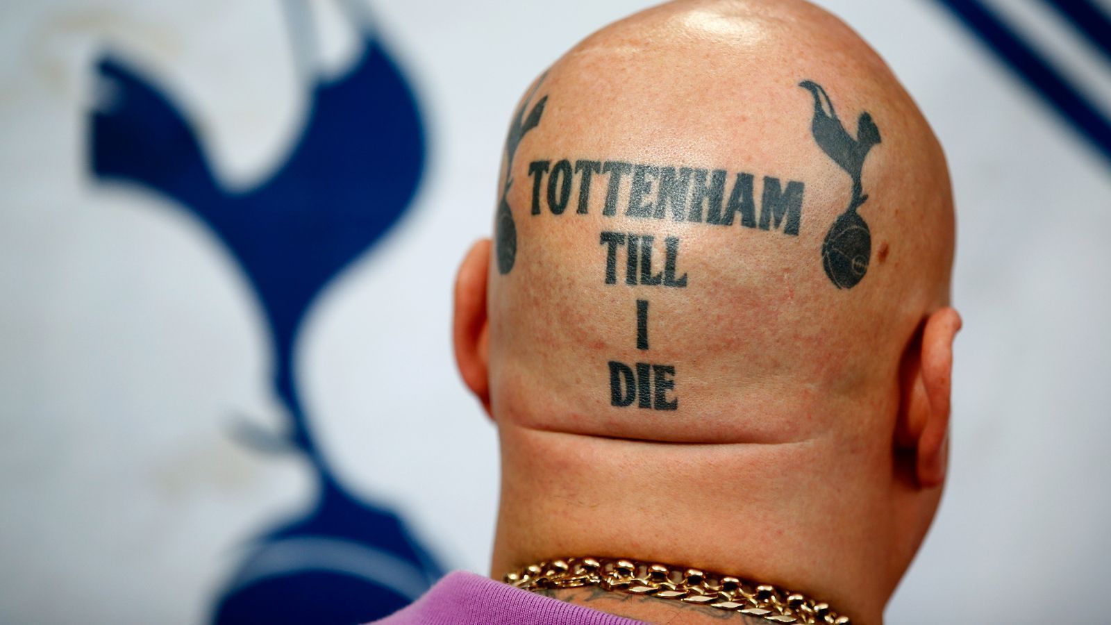 
                <strong>Platz 9: Tottenham Hotspur</strong><br>
                Kopftattoos scheinen auf der Insel zumindest innerhalb einer gewissen demographischen Gruppe en vogue zu sein. Dieses Glanzstück der Spurs ist eines von 344, was zu Platz neun reicht.
              