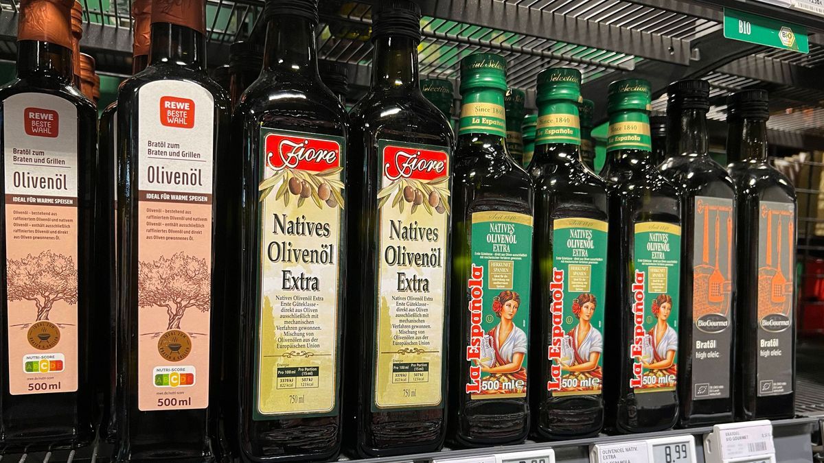 Lebensmittelpreise Inflation Olivenöl Supermarkt imago images 0372073193