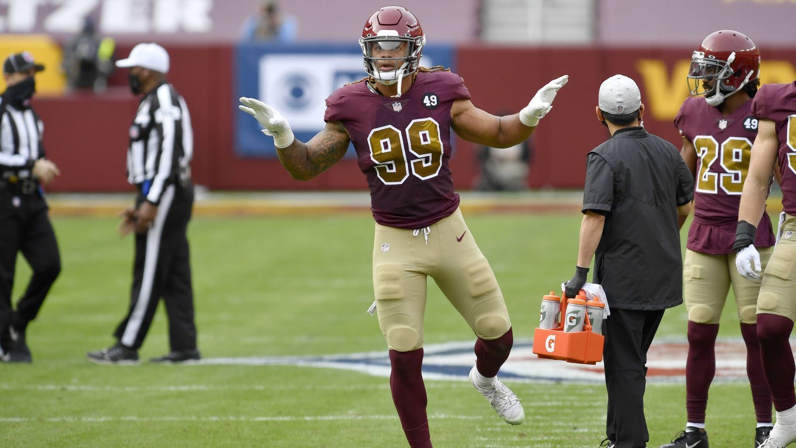 
                <strong>Plätze 70 bis 61</strong><br>
                &#x2022; Platz 70: Eric Kendricks (Linebacker, Minnesota Vikings) -<br>&#x2022; Platz 69: Ryan Kelly (Center, Indianapolis Colts) -<br>&#x2022; Platz 68: Josh Jacobs (Running Back, Las Vegas Raiders) -<br>&#x2022; Platz 67: K.J. Wright (Linebacker, vormals Seattle Seahawks) -<br>&#x2022; Platz 66: J.J. Watt (Defensive End, Arizona Cardinals) -<br>&#x2022; Platz 65: Calvin Ridley, (Wide Receiver, Atlanta Falcons) -<br>&#x2022; Platz 64: Demario Davis (Linebacker, New Orleans Saints) -<br>&#x2022; Platz 63: Fletcher Cox (Defensive Tackle, Philadelphia Eagles) -<br>&#x2022; Platz 62: A.J. Brown (Wide Receiver, Tennessee Titans) -<br>&#x2022; Platz 61: Chase Young (Defensive End, Washington Football Team)<br>
              
