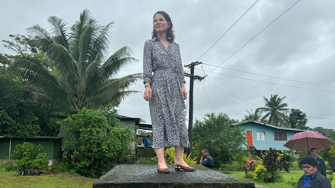 Bundesaußenministerin Annalena Baerbock hat den pazifischen Inselstaaten Unterstützung im Kampf gegen die Folgen des Klimawandels zugesichert.