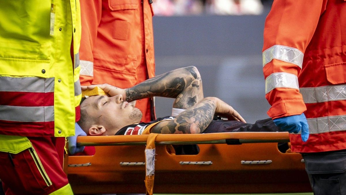 Alejandro Grimaldo wird abtransportiert