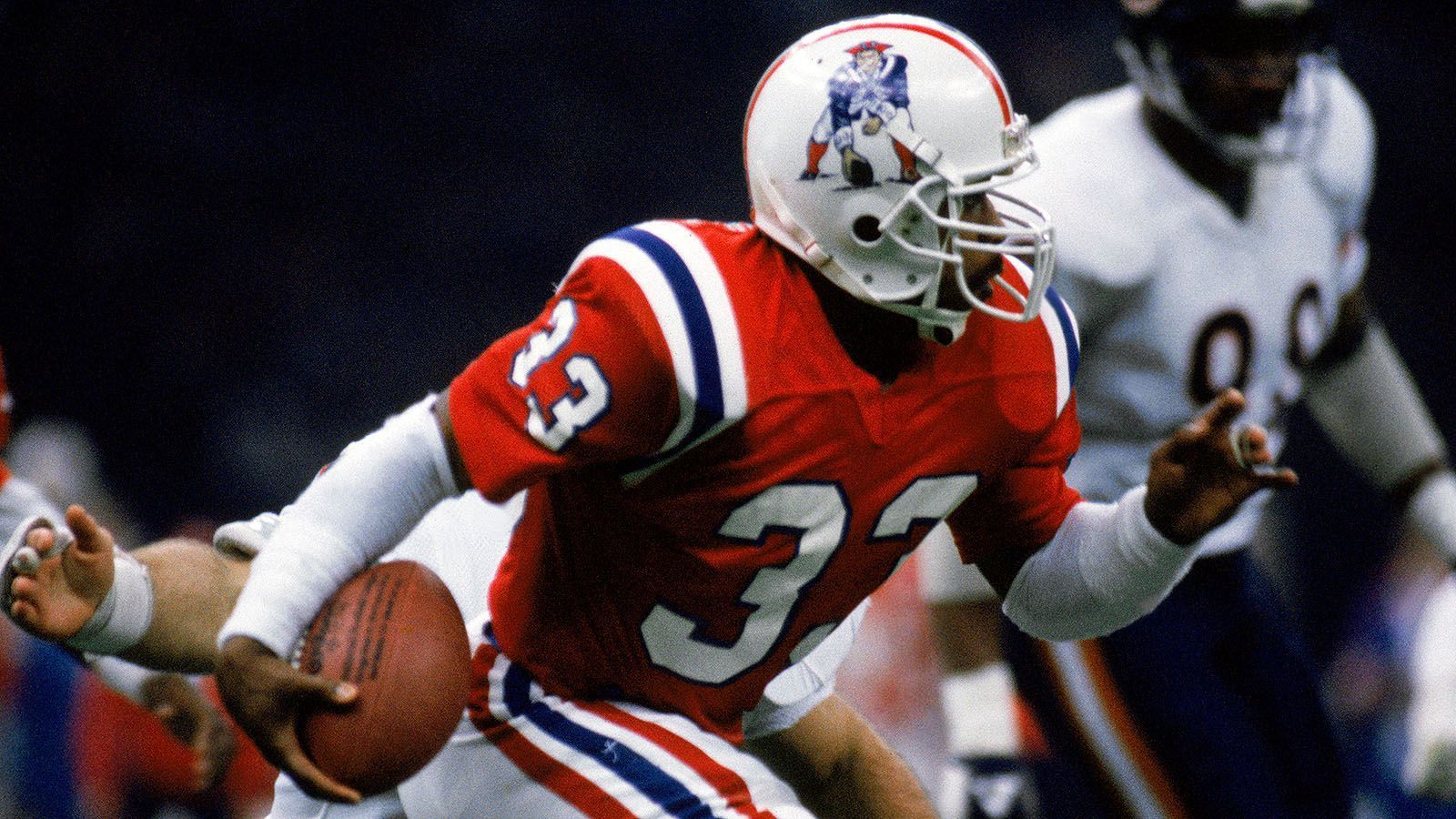 <strong>Tony Collins (Running Back, Indianapolis Colts): Zwei Jahre</strong><br>
                1982 wurde Tony Collins nach einer Knöchelverletzung abhängig von Schmerztabletten. Diese Abhängigkeit wurde ihm sechs Jahre später zum Verhängnis. Wegen der Einnahme verbotener Substanzen wurde Collins am 13. August 1988 bis zum 11. Juli 1990 für alle NFL-Spiele gesperrt.
