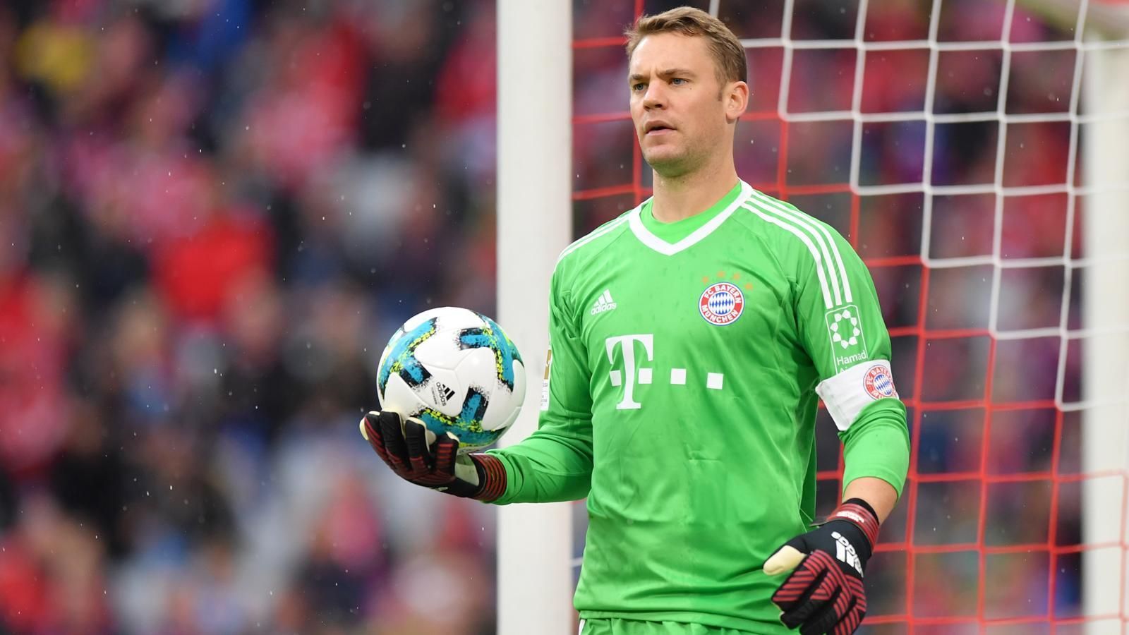 
                <strong>FC Bayern München: Manuel Neuer</strong><br>
                Im Team seit: Juli 2011Kapitän seit: 2017
              