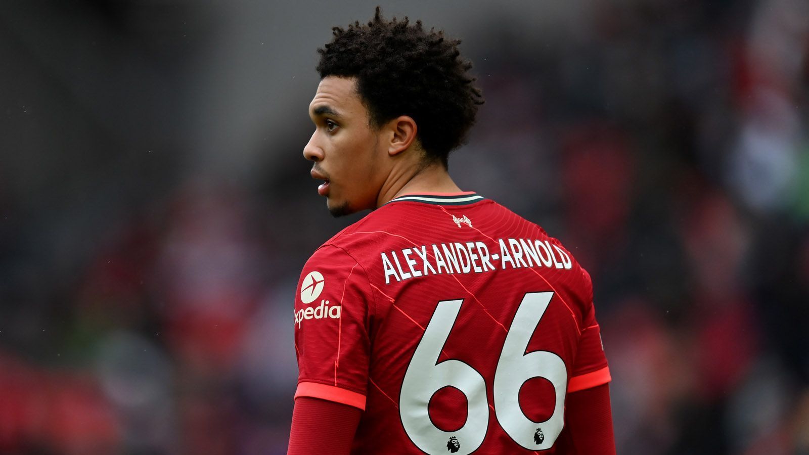 
                <strong>Trent Alexander-Arnold (FC Liverpool)</strong><br>
                Der 22-Jährige ist vielleicht das Beste, was die Rechtsverteidiger-Position aktuell zu bieten hat. Das spiegelt auch sein Marktwert wieder. Mit 75 Millionen Euro (transfermarkt.de) gilt er als der Wertvollste, sogar noch vor Hakimi. Abgesehen davon denkt Alexander-Arnold als gebürtiger Liverpooler nicht im Traum daran die "Reds" zu verlassen. Wohl auch für kein Geld der Welt. Bayern-Fazit: für immer chancenlos
              