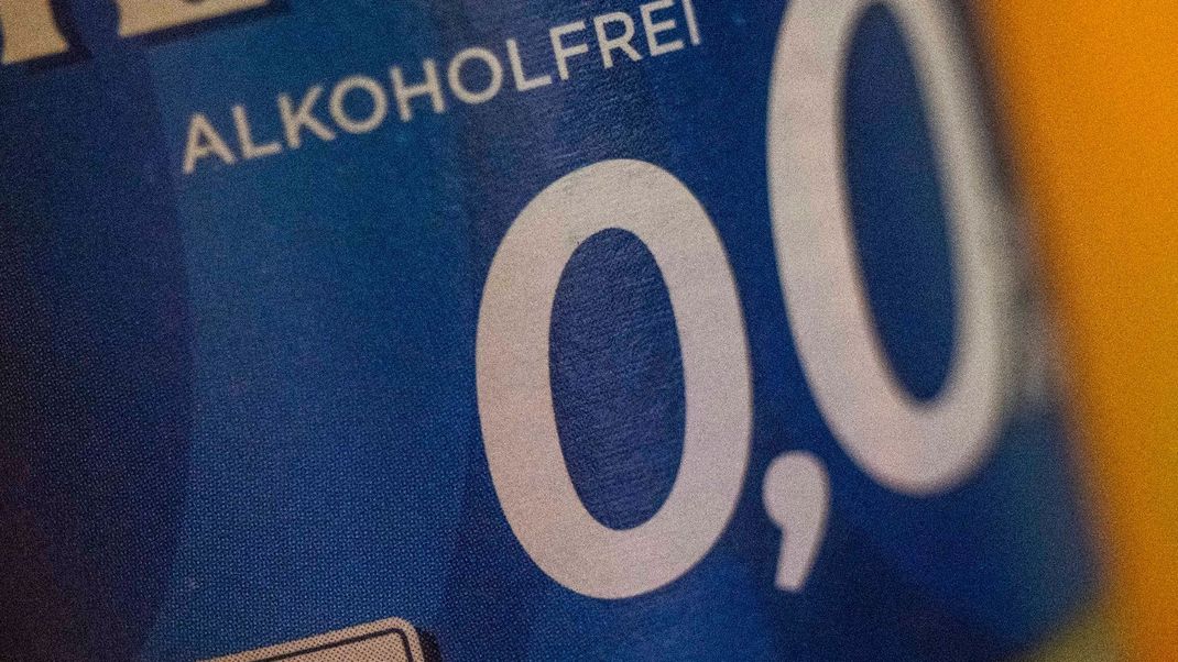 Eine Flasche alkoholfreies Bier.