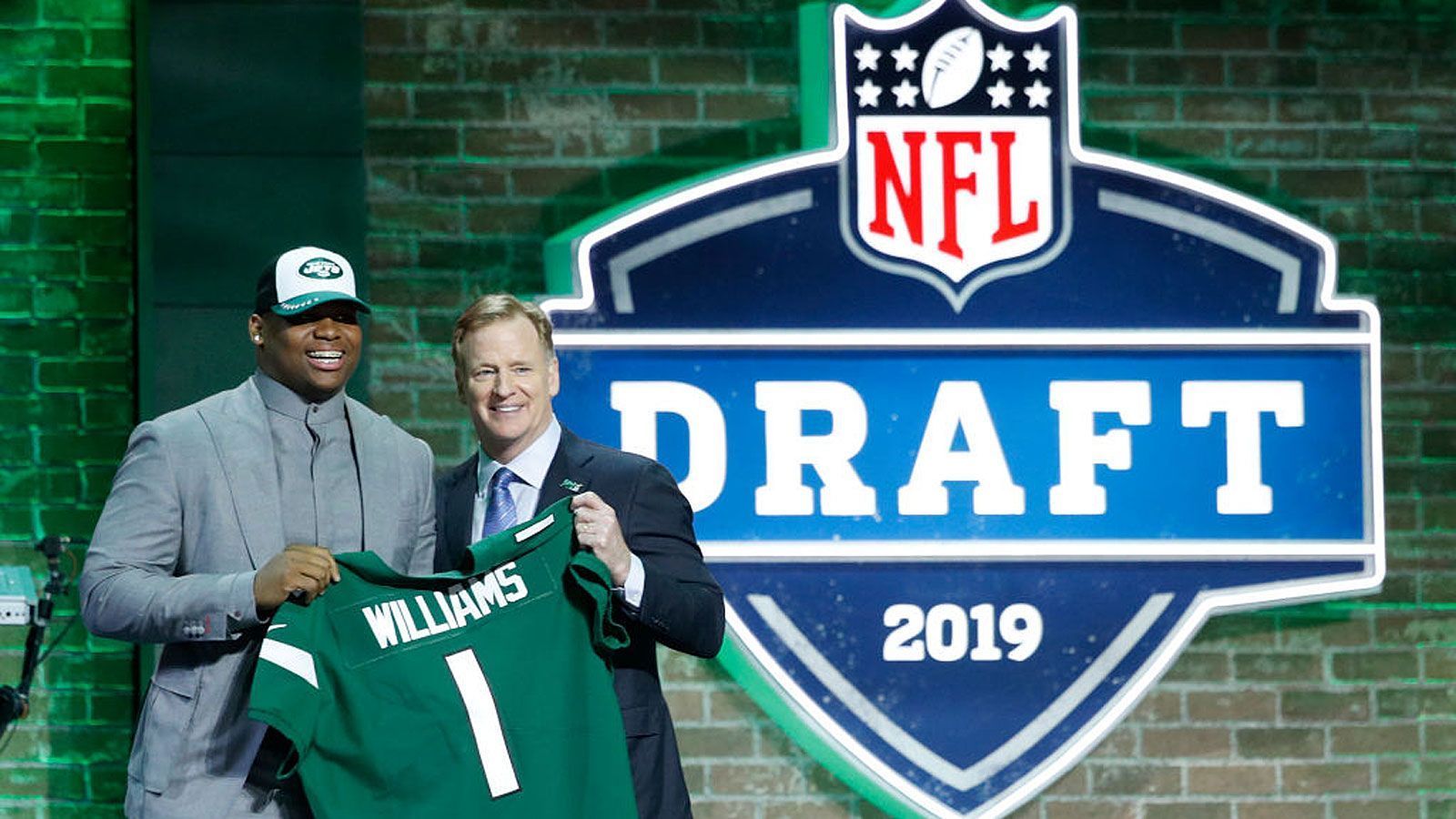 
                <strong>Die Draft Picks der New York Jets (6)</strong><br>
                Pick 3: Quinnen Williams (Foto/Alabama, DT)Pick 68: Jachai Polite (Florida, DL)Pick 92: Chuma Edoga (USC, T)Pick 121: Trevon Wesco (West Virginia, TE)Pick 157: Blake Cashman (Minnesota, LB)Pick 196: Blessuan Austin (Rutgers, CB)
              