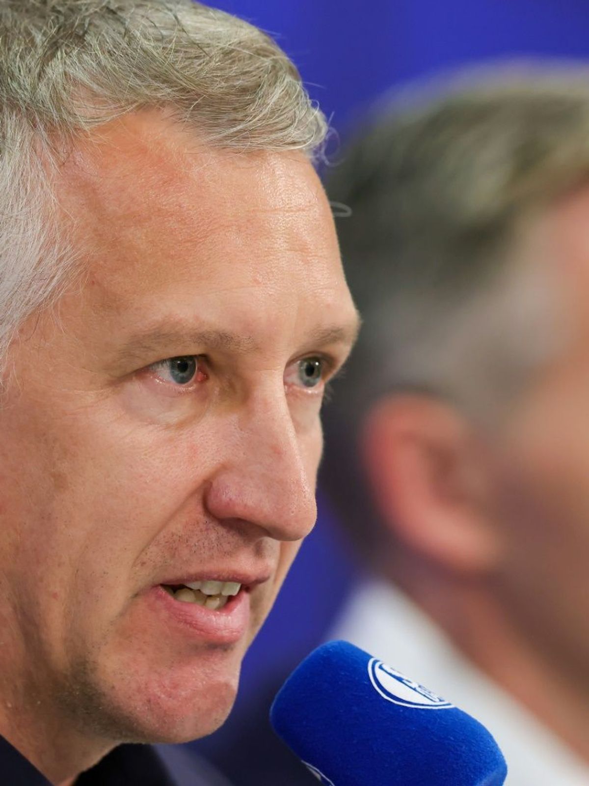 Muss Spieler verkaufen: S04-Sportvorstand Frank Baumann