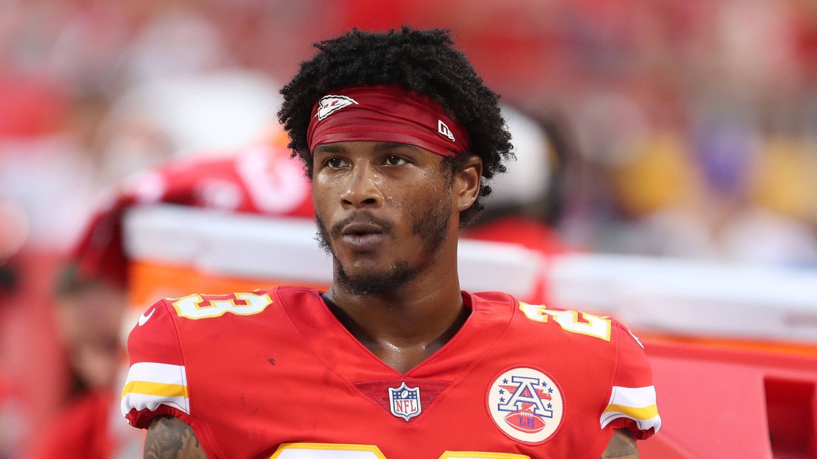 
                <strong>Armani Watts</strong><br>
                Ein weiterer Neuzugang der Colts in dieser Free Agency war Armani Watts. Der Safety kam von den Kansas City Chiefs, die ihn 2018 in der vierten Runde zogen. In 53 Einsätzen (nur ein Start) kam er in seiner Karriere auf 32 Tackles, drei für Raumverlust. Dazu wurde er oft in den Special Teams eingesetzt, sorgte dort für 26 Stopps. Watts bringt vier Jahre NFL-Erfahrung mit ins Roster, inklusive Postseason- und zwei Super-Bowl-Auftritten. All das hat Dabo natürlich noch nicht.
              