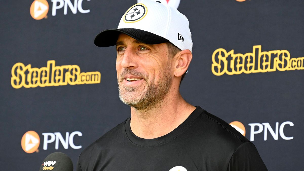 Newly-signed quarterback Aaron Rodgers talks with the media after the first day of the Steelers mini-camp on Tuesday, June 10, 2025 in Pittsburgh. PUBLICATIONxINxGERxSUIxAUTxHUNxONLY PIT2025061028 ...
