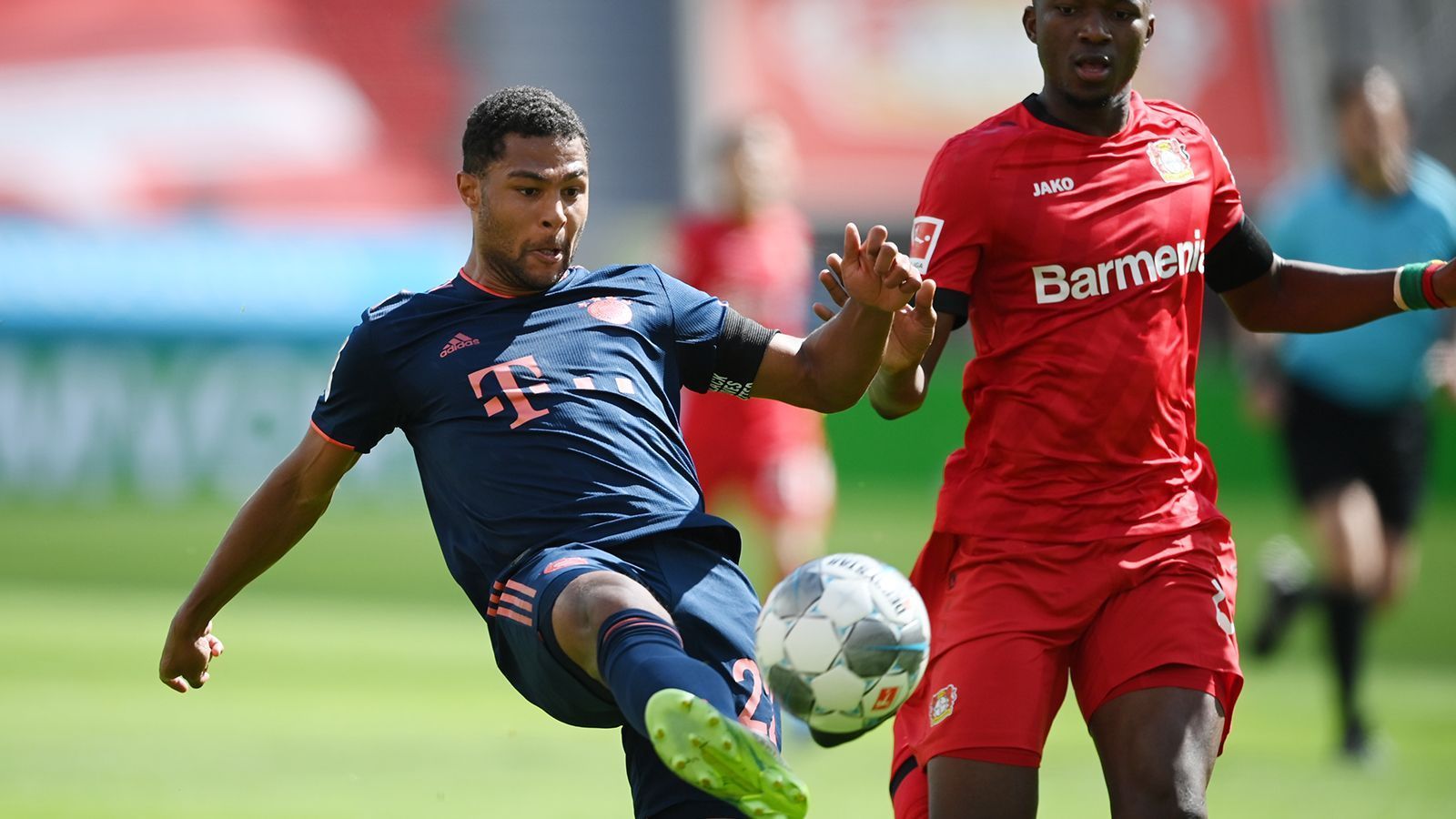 
                <strong>Serge Gnabry</strong><br>
                Findet zunächst schwer ins Spiel. Verwertet dann aber einen herrlichen Kimmich-Pass in den Lauf per Heber zum 3:1. Auch am 4:1 durch Lewandowski beteiligt. Vergibt in der 64. Minute Comans Hereingabe zentral vorm Tor. Wir in der 74. Minute für Martinez ausgewechselt. Effizient wie immer. Daher ran-Note: 2
              