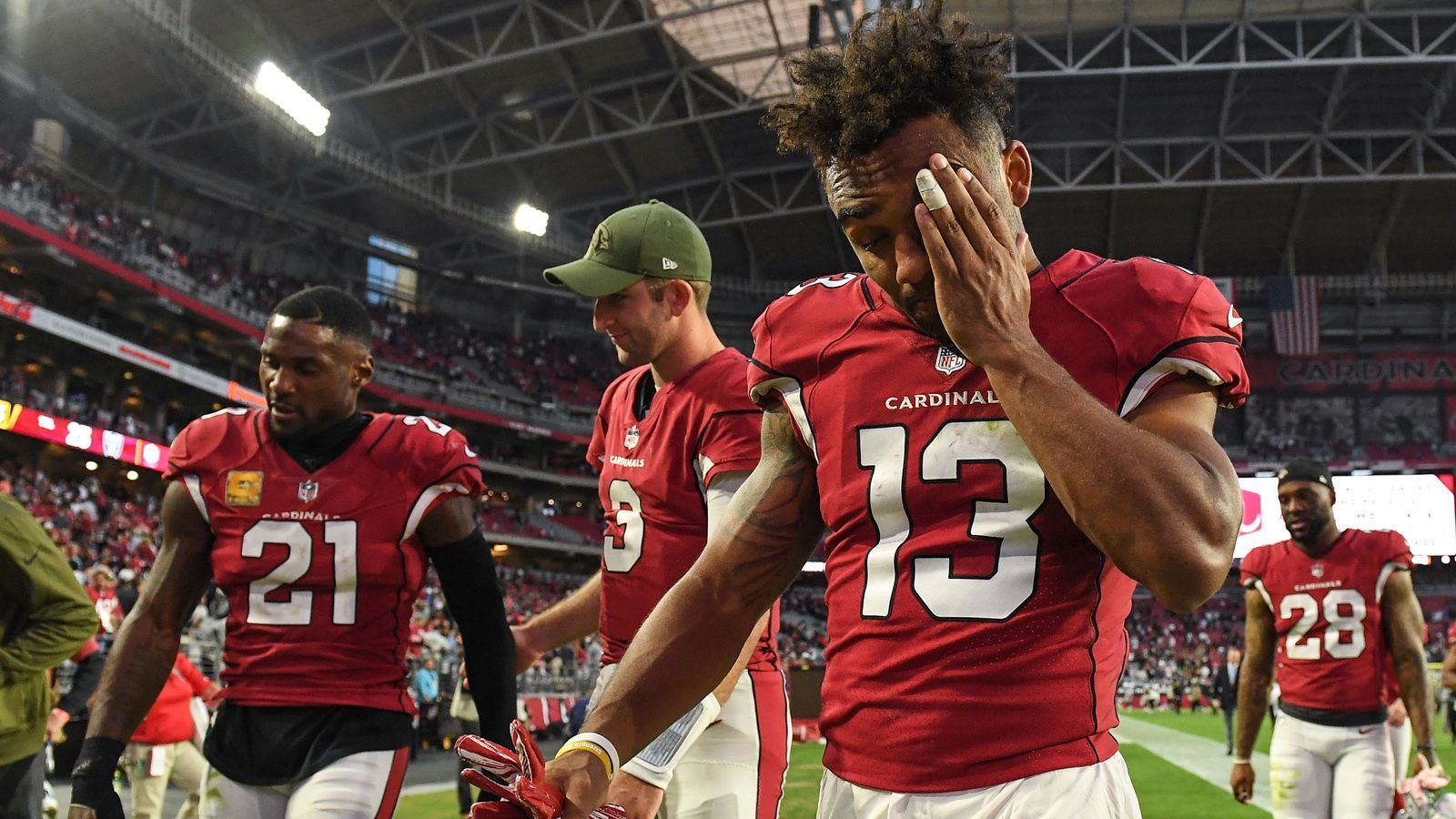 
                <strong>Arizona Cardinals</strong><br>
                Nach dem Abgang von Bruce Arians war den meisten Cardinals-Fans klar, dass ihnen ein Rebuild bevorsteht. Das Sam-Bradford-Experiment scheiterte spektakulär und deshalb darf sich Rookie Josh Rosen als NFL-Quarterback probieren. Immerhin wird nach dieser Saison ein hoher Draftpick rausspringen.   
              