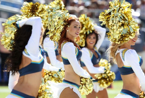 
                <strong>San Diego Chargers - Jacksonville Jaguars</strong><br>
                Auch etwas weiter südlich in San Diego ist großes Showtanzprogramm angesagt. Die Chargers und ihre Cheerleader empfangen die Jacksonville Jaguars.
              