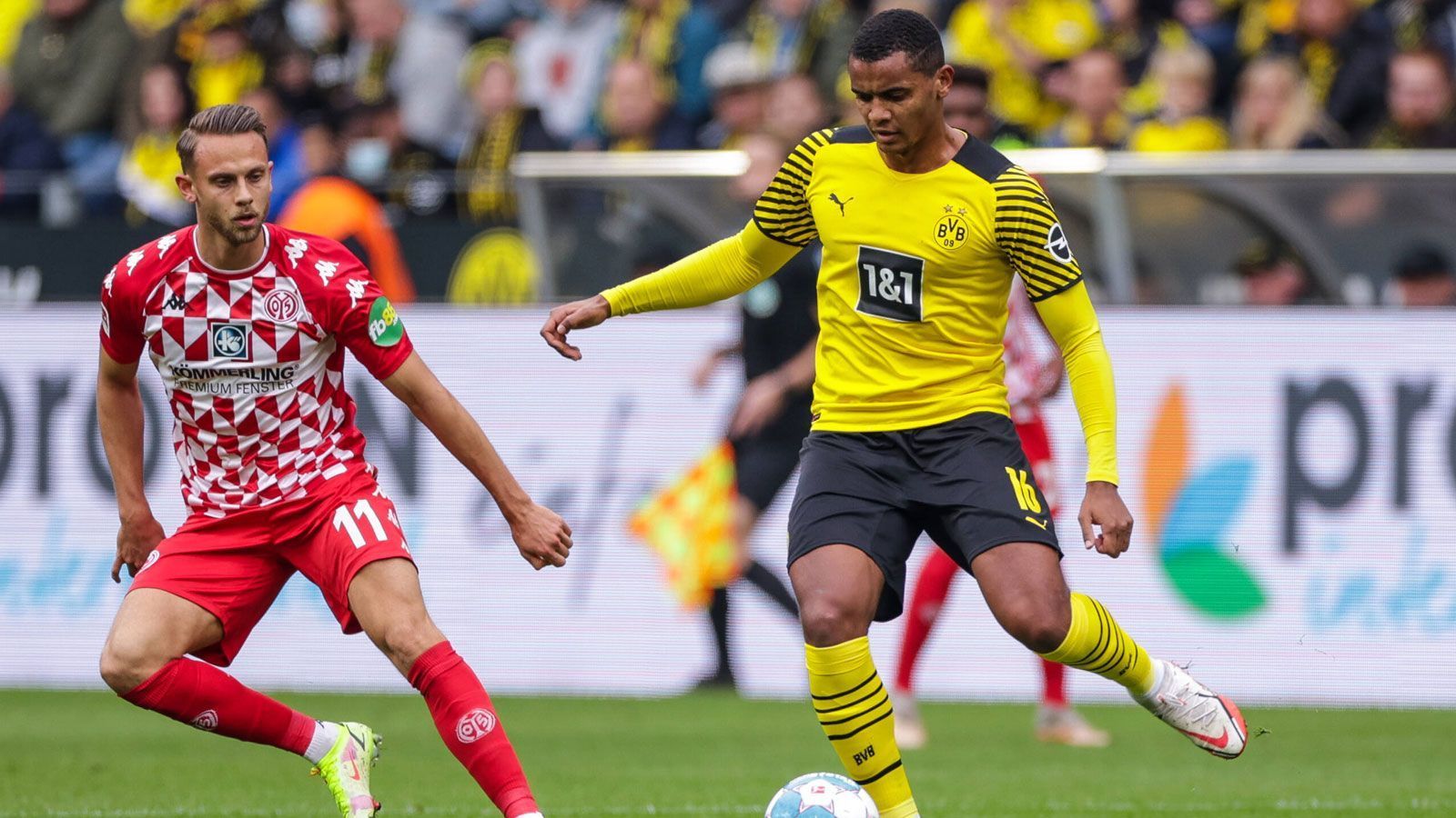 
                <strong>Manuel Akanji</strong><br>
                Erledigt defensiv meist seinen Job, sieht nach zu hartem Einsteigen aber Gelb. Offensiv tritt der Schweizer nicht in Erscheinung. Klärt dann kurz nach der Pause in vollem Tempo herausragend gegen Karim Onisiwo, auch wenn die Szene durch den VAR zurückgenommen wird. Kurz vor Schluss nicht entschlossen genug gegen Burkhardt, der den Mainzer Anschluss erzielt. ran-Note: 3
              