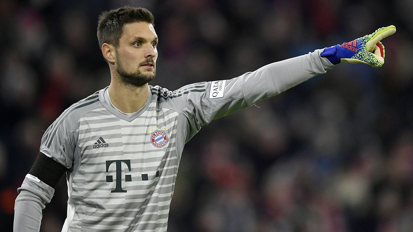 
                <strong>Sven Ulreich</strong><br>
                Ersetzt erneut den an der Hand verletzten Manuel Neuer - diesmal ohne Fehl und Tadel. Beim Gegentor machtlos, vereitelt er in der 35. Minute die beste Schalker Chance gegen Konoplyanka. Hat darüber hinaus aber nicht so viel zu tun. ran-Note: 2
              