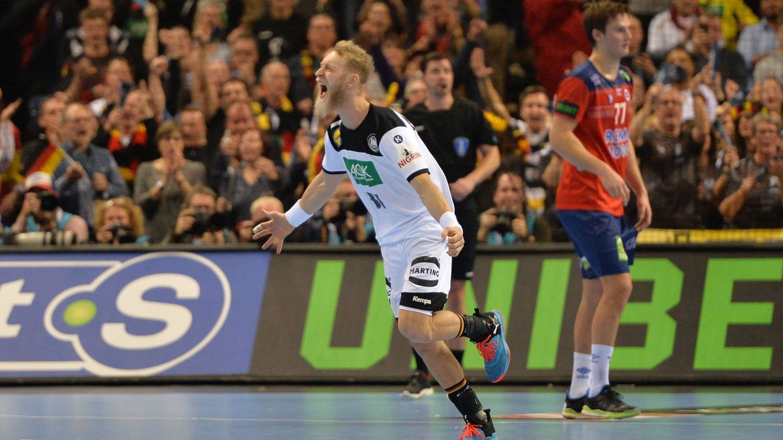 
                <strong>Matthias Musche </strong><br>
                Verwandelt einen Siebenmeter souverän, sonst aber kaum Spielzeit. Ohne Note.
              