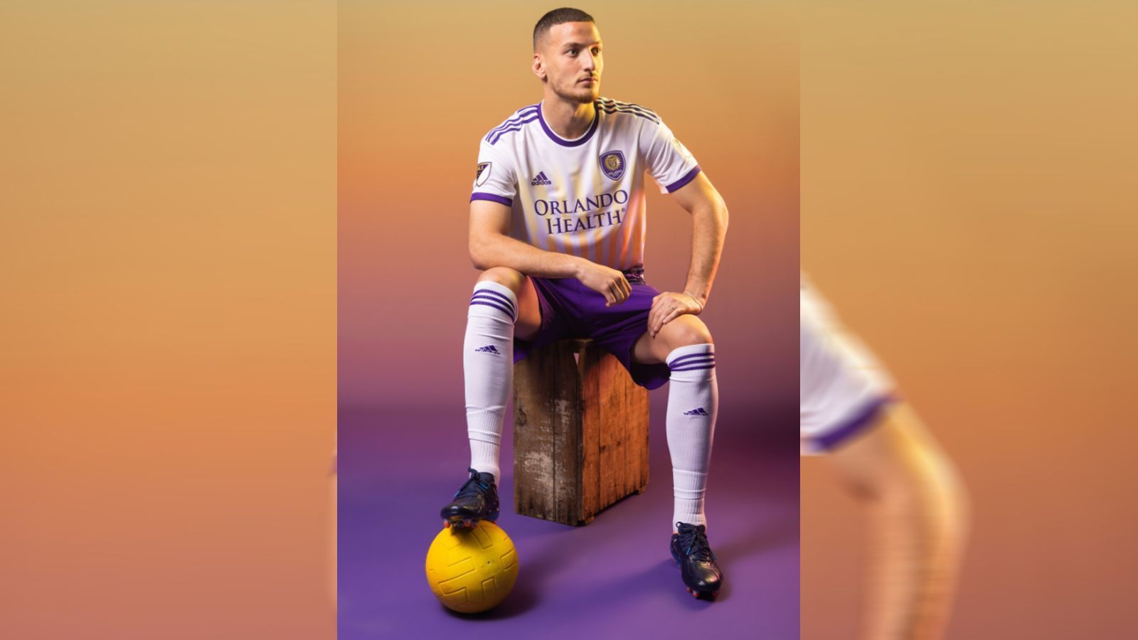 
                <strong>Orlando City SC</strong><br>
                Bei Orlando City SC präsentierte Neuzugang Ercan Kara das neue Heimtrikot für 2022. Den Stürmer holte das MLS-Team im Januar von Rapid Wien in die USA. Passend zum Sunshine-State Florida heißt auch das Trikot von Ausrüster Adidas "Sunshine".
              