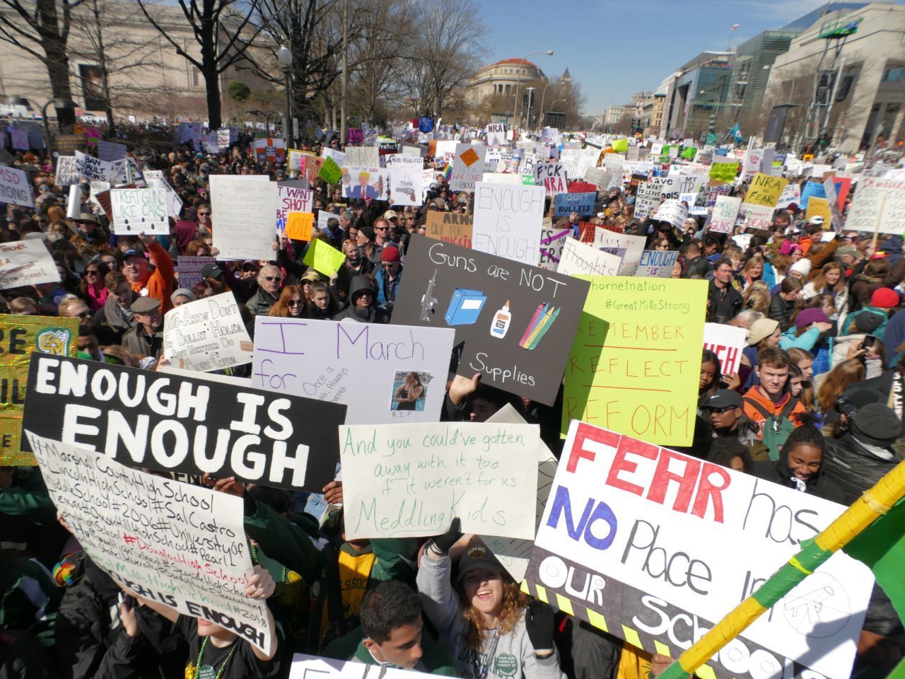 Mit dem March for Our Lives protestiert Emma gemeinsam mit zahlreichen Jugendlichen für schärfere Waffengesetze.