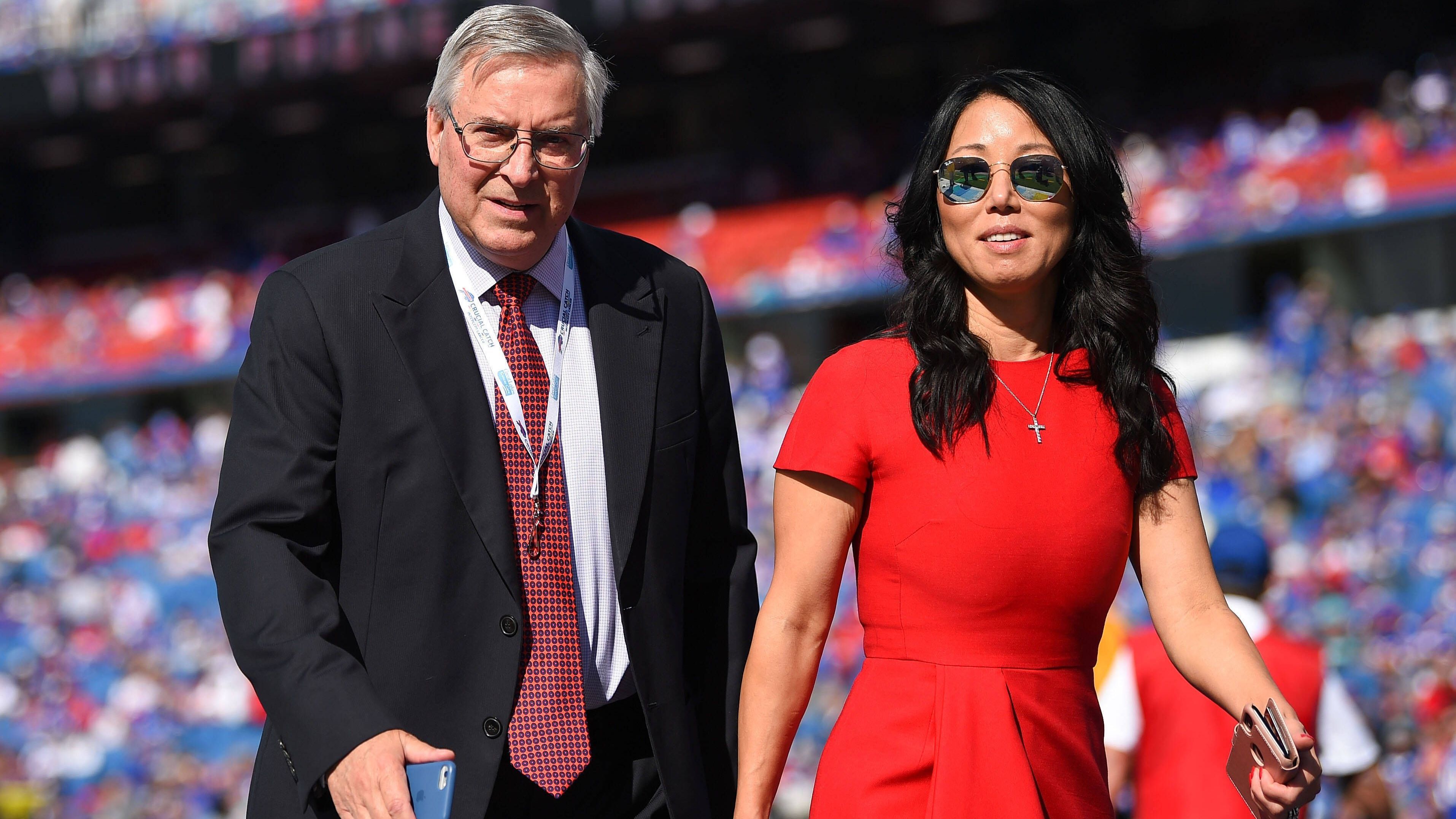 <strong></strong><strong>Kim und Terrence Pegula (Buffalo Bills)</strong><br>Note A-