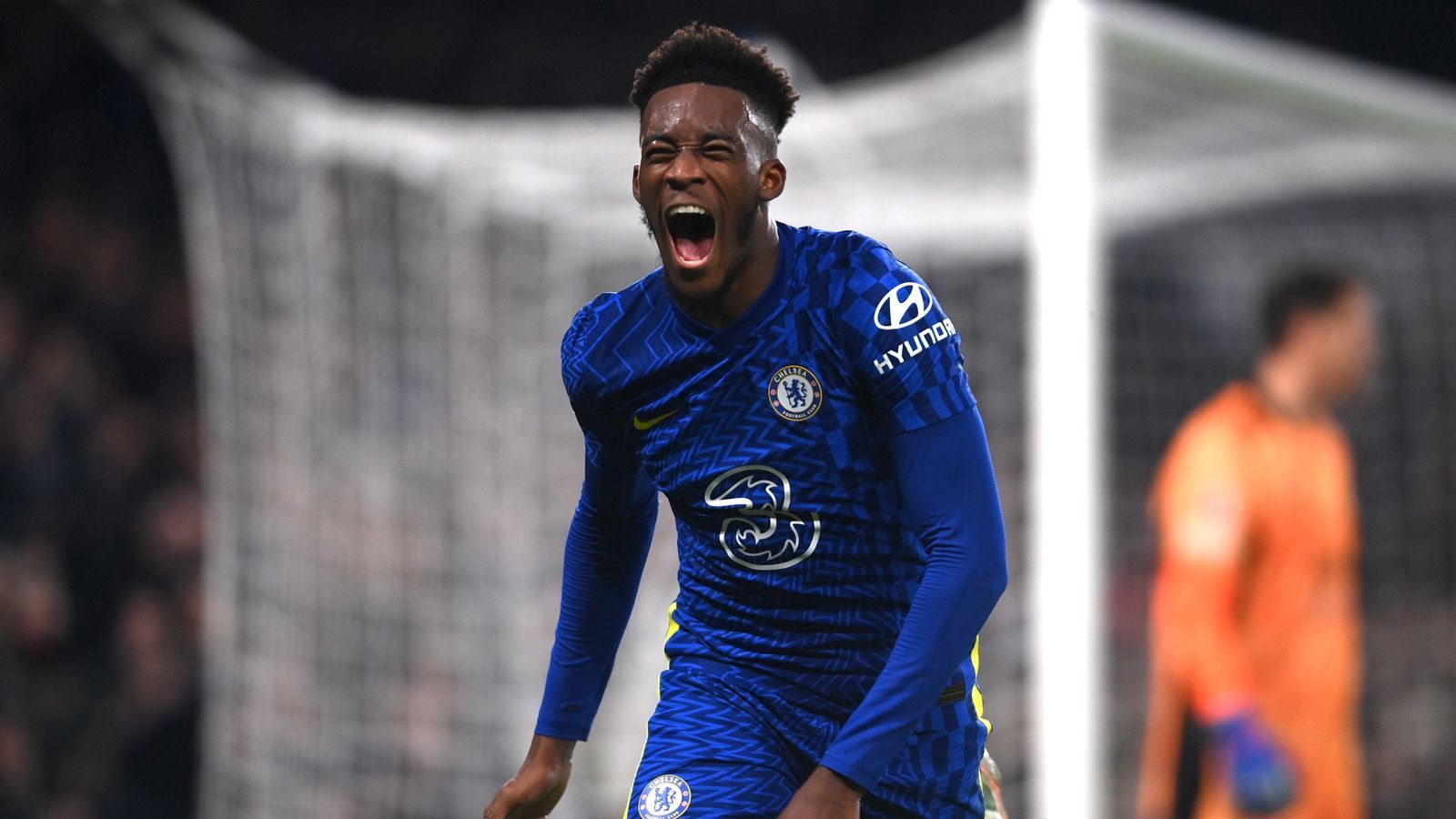 
                <strong>Callum Hudson-Odoi</strong><br>
                Nanu, Callum Hudson-Odoi war doch nie ein Bayern-Spieler? Eben. Dabei hatten die Bayern mit Salihamidzic maximal am Engländer gebaggert. Am Ende ließ sich Brazzo gleich zwei Mal von Sportdirektorin Marina Granovskaia düpieren. Im März 2019 verweigerten die Blues Hudson-Odoi die Freigabe. Ein Jahr später stellte Chelsea so hohe Anforderungen an ein mögliches Leihgeschäft, dass Bayern am Ende klein beigab. Vielleicht hätte man von Beginn an nicht so großmundig das Interesse verkünden sollen, um die eigene Verhandlungsposition zu stärken. Brazzo-Note: 5
              