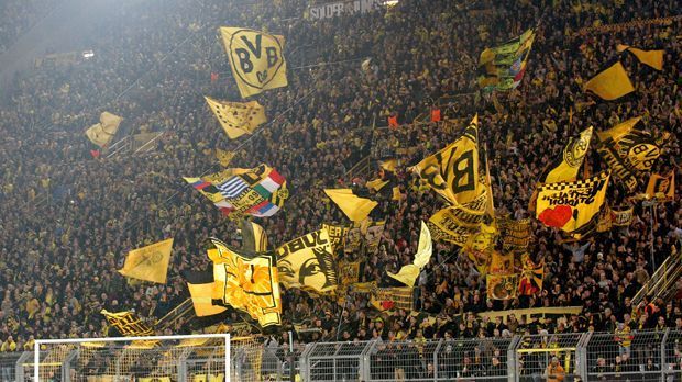 
                <strong>Platz 1. Borussia Dortmund</strong><br>
                Mit weitem Abstand auf dem ersten Platz thront Broussia Dortmund. Der Signal-Iduna-Park ist das größte Stadion der Bundesligisten und lockt auch am meisten Fans ins Stadion. Bei 55.000 Karten stoppt der BVB den Verkauf der Dauerkarten. 
              
