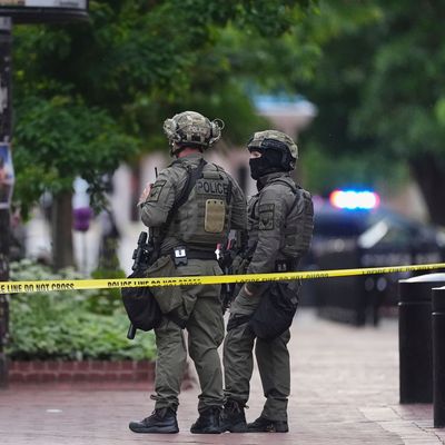 Nach einer Attacke auf offener Straße mit mehreren Verletzten im US-Bundesstaat Colorado ermittelt die Bundespolizei FBI.