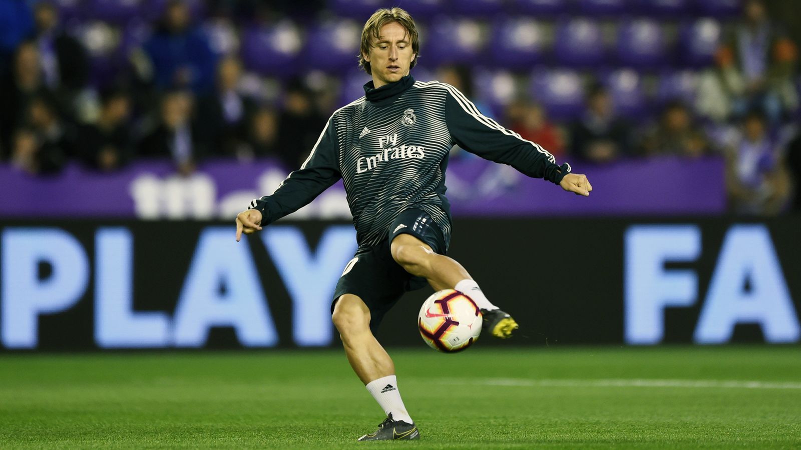
                <strong>Real Madrid (La Liga/Spanien)</strong><br>
                Ältester Spieler im Kader: Luka Modric (33 Jahre)Position: Zentraler Mittelfeldspieler
              