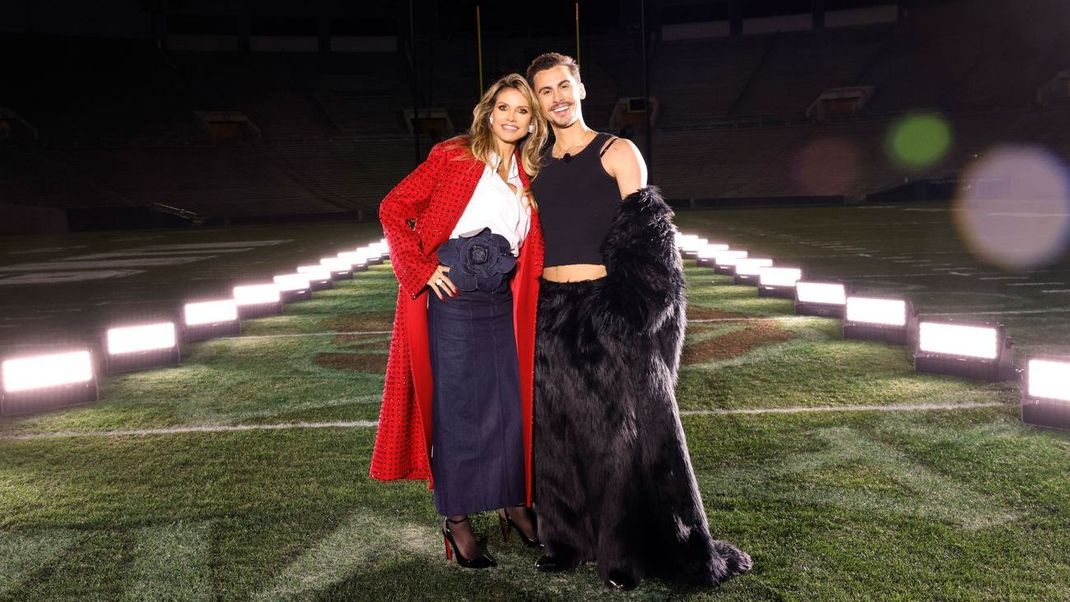 In Woche acht bekommt Heidi Klum Unterstützung von Fashion-Designer Christian Cowan.