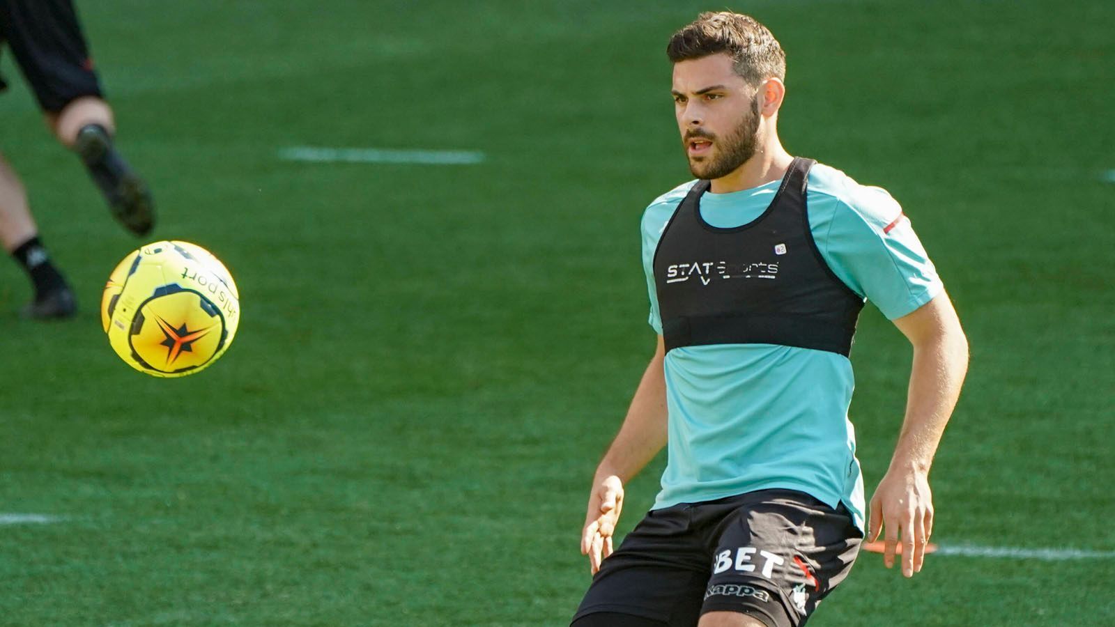 
                <strong>Kevin Volland (AS Monaco)</strong><br>
                Nach vier Jahren in Leverkusen, wechselt Volland nun überraschend zur AS Monaco mit Trainer Niko Kovac. "Kevin hat in den vergangenen Jahren große Identifikation mit Bayer 04 gezeigt. Sein Wille und seine Einsatzbereitschaft für die Mannschaft und für den Verein waren immer beispielhaft", sagte Bayer-Sportdirektor Simon Rolfes zum Abschied von Volland. Der ehemalige 1860-Stürmer soll wohl 20 Millionen Euro Ablöse gekostet haben. 
              