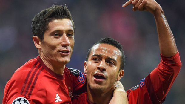 
                <strong>Lewandowskis Traumwoche</strong><br>
                Ja, er ist es! Robert Lewandowski trifft wie er will. In der Champions League gegen Dinamo Zagreb netzt er dreimal ein. Zuvor lässt er es bereits in der Liga gegen den VfL Wolfsburg und den 1. FSV Mainz 05 klingeln. Seine zehn Tore in der Übersicht.
              