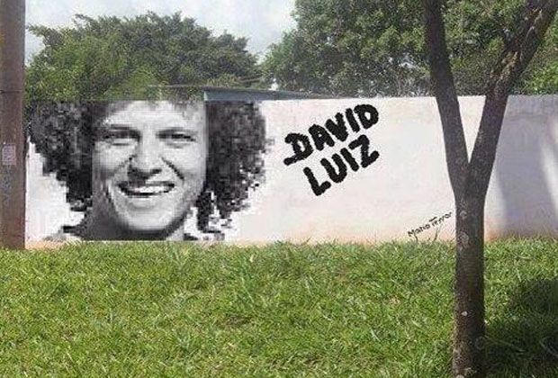 
                <strong>Lockenpracht</strong><br>
                David Luiz' Locken kennen keine Grenzen.
              