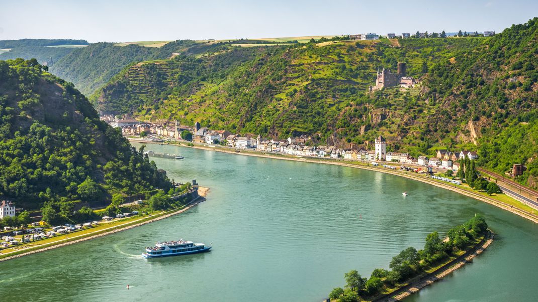 Blick von Loreley ins Mittelrheintal, Deutschland 