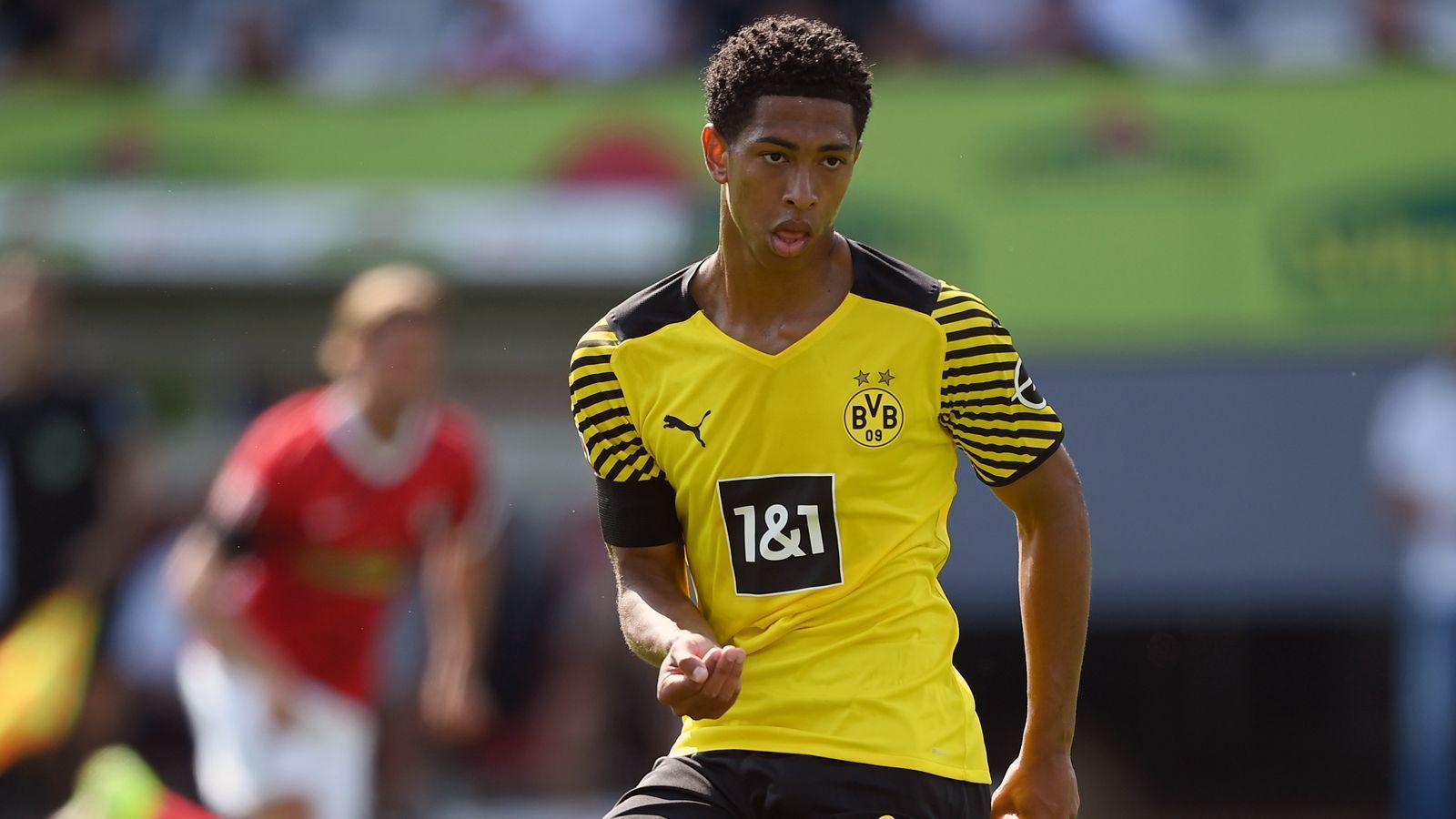 
                <strong>Jude Bellingham (Borussia Dortmund)</strong><br>
                Position: Zentraler Mittelfeldspieler - Alter: 18 Jahre - Vertrag bis: 2025
              