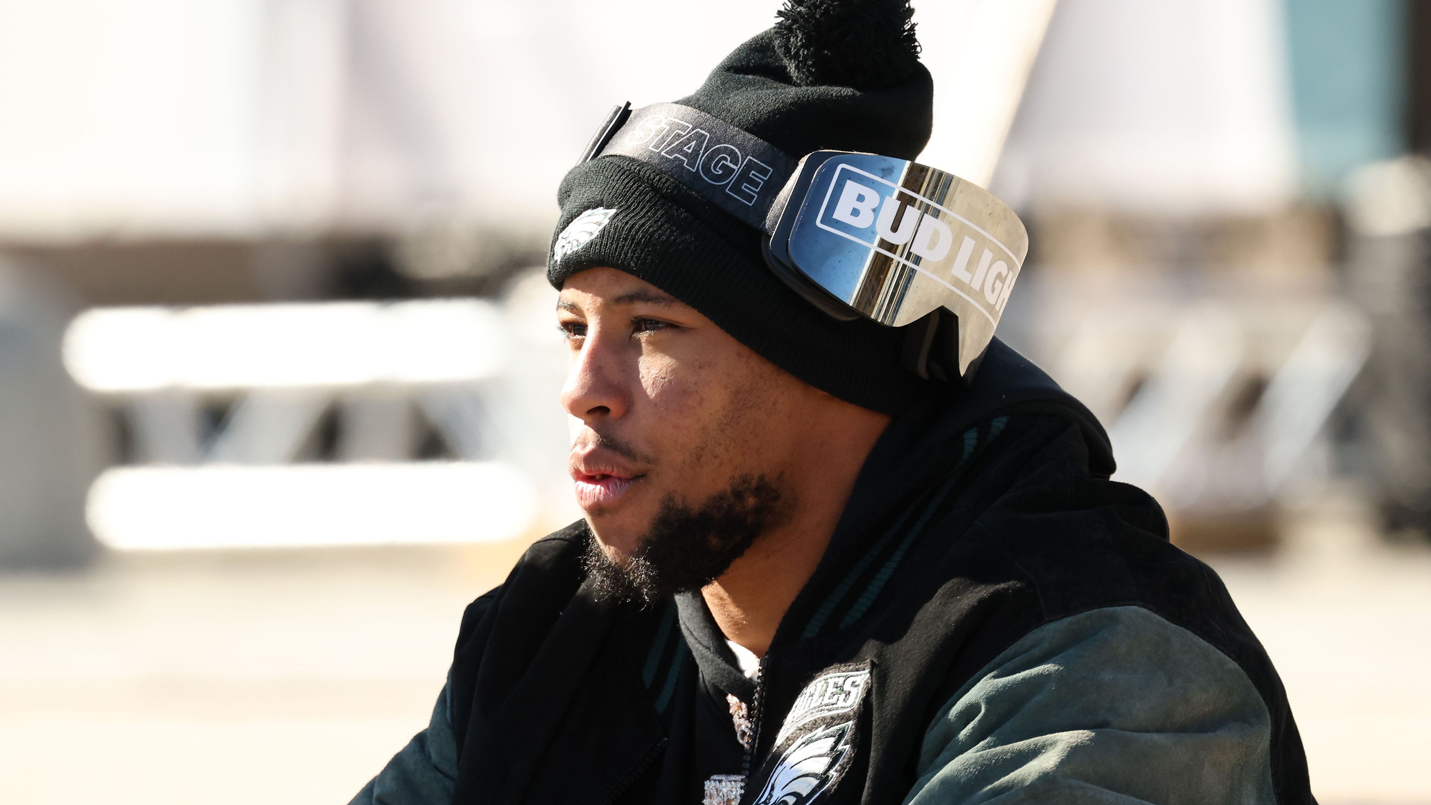 <strong>Philadelphia Eagles: Saquon Barkley</strong><br>Der Running Back brach Rekorde und gewann den Super Bowl. Unglaubliche 2.005 Rushing Yards erlief Barkley in der Regular Season, dazu kommen 13 Touchdowns. Keine Frage, der Running Back war der Spieler der Saison der Eagles.